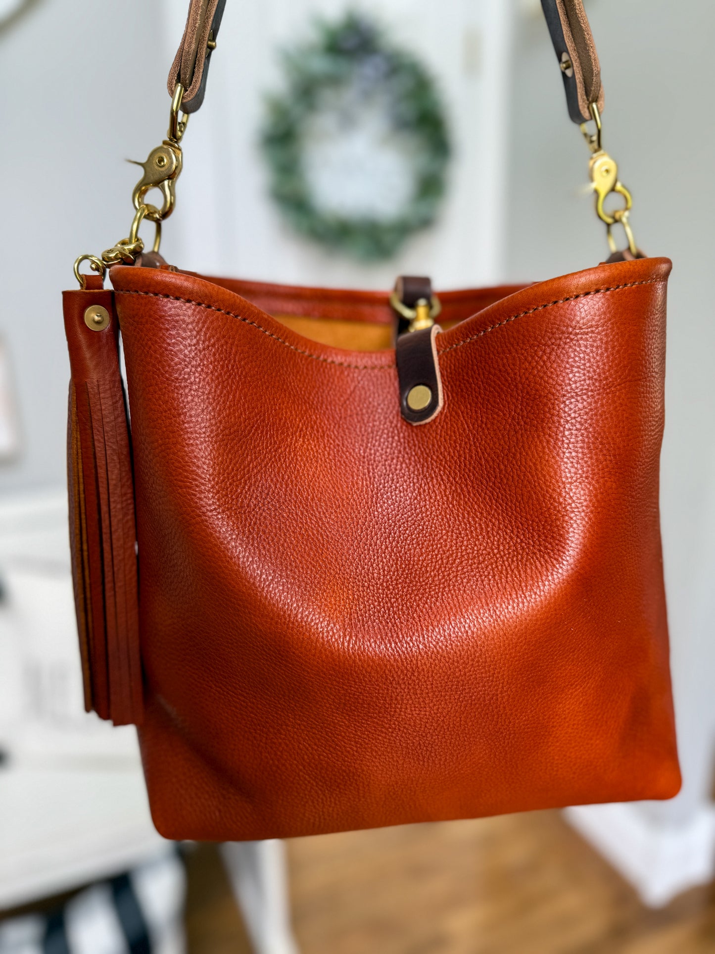 Hobo Bucket in Dark Ginger Vachetta