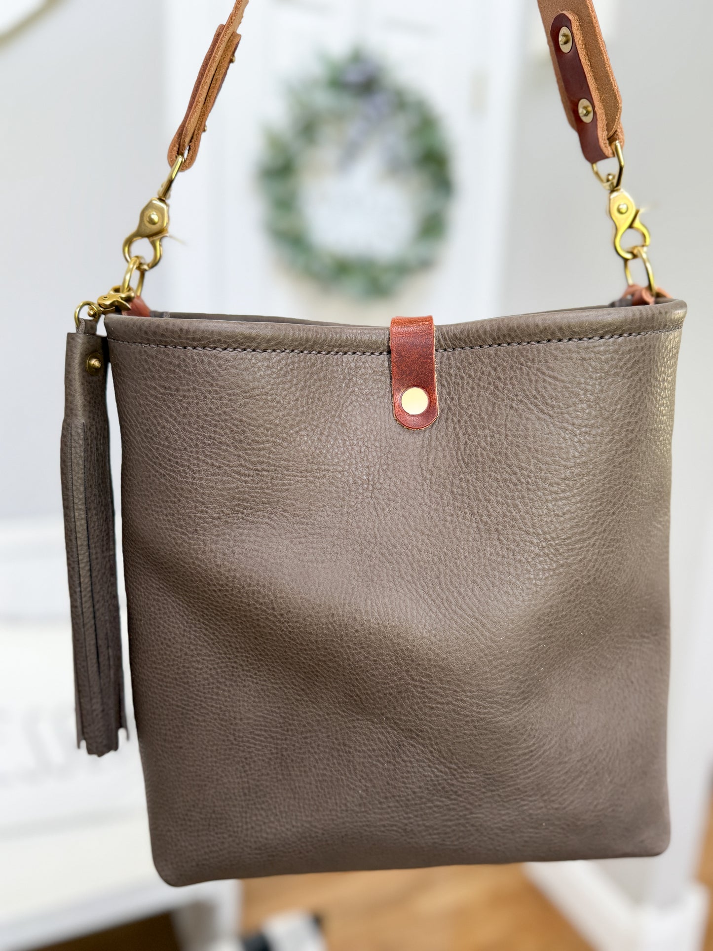 Hobo Bucket in Elephant Vachetta