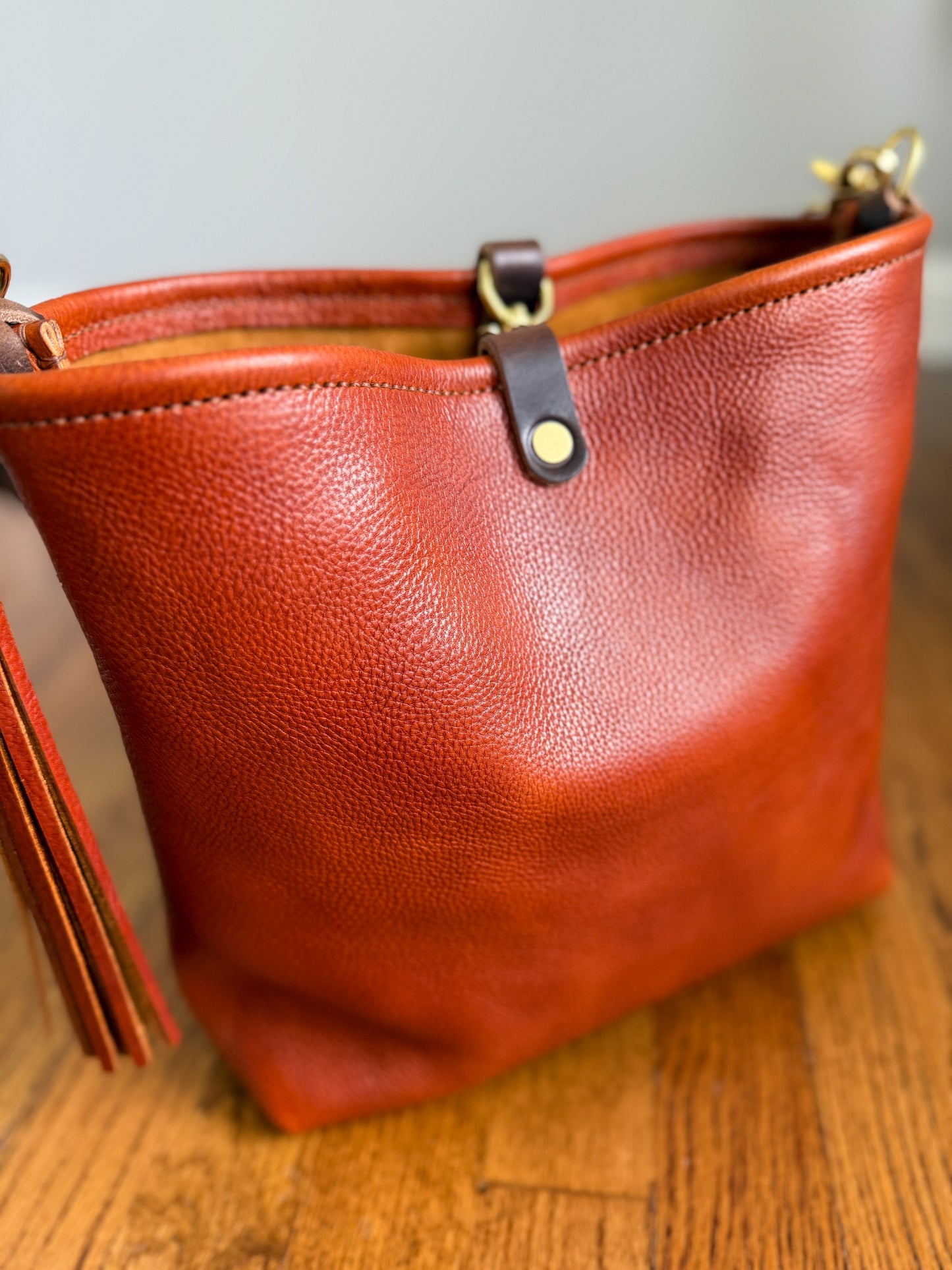 Hobo Bucket in Dark Ginger Vachetta
