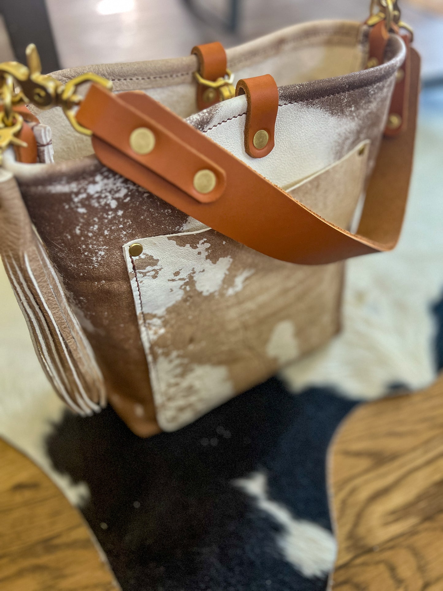 Bennett Bucket in Vintage Cowhide