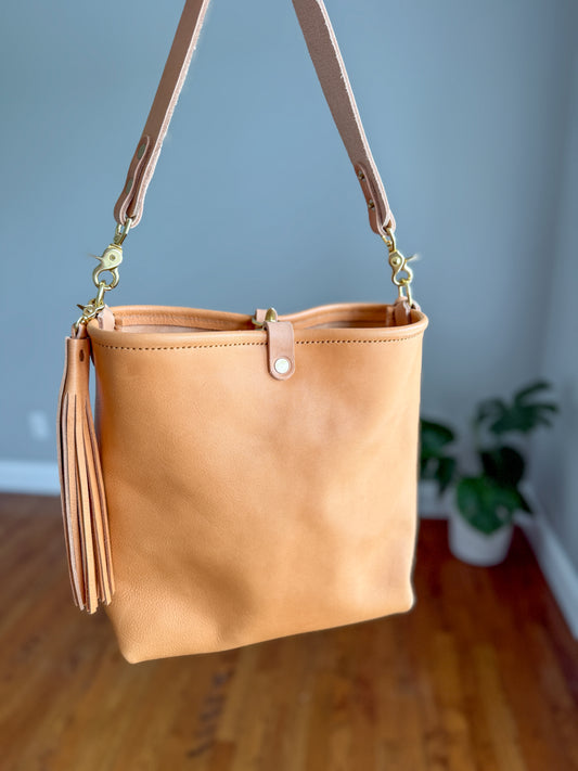Hobo Bucket in Natural Vachetta