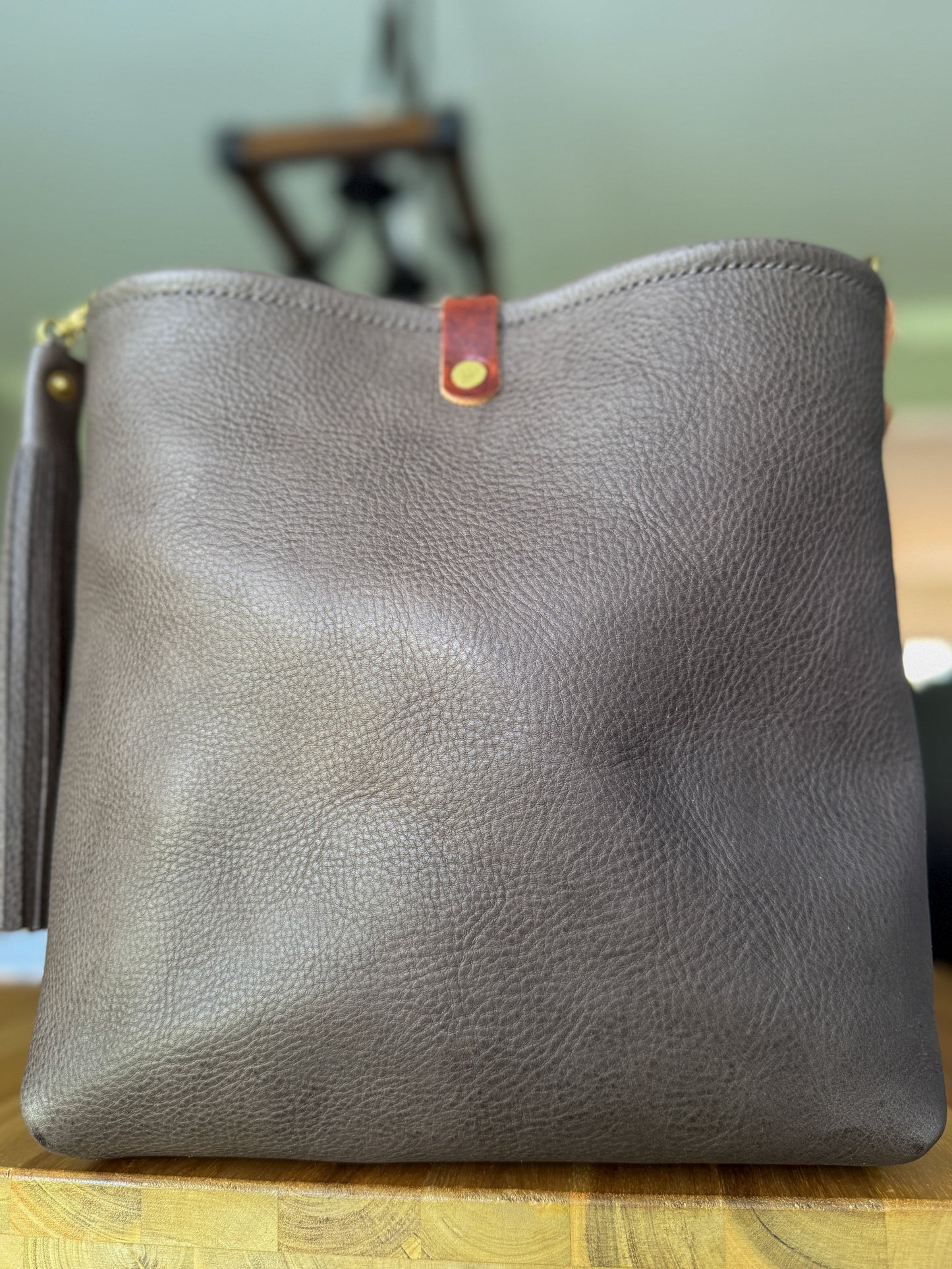 Hobo Bucket in Elephant Vachetta