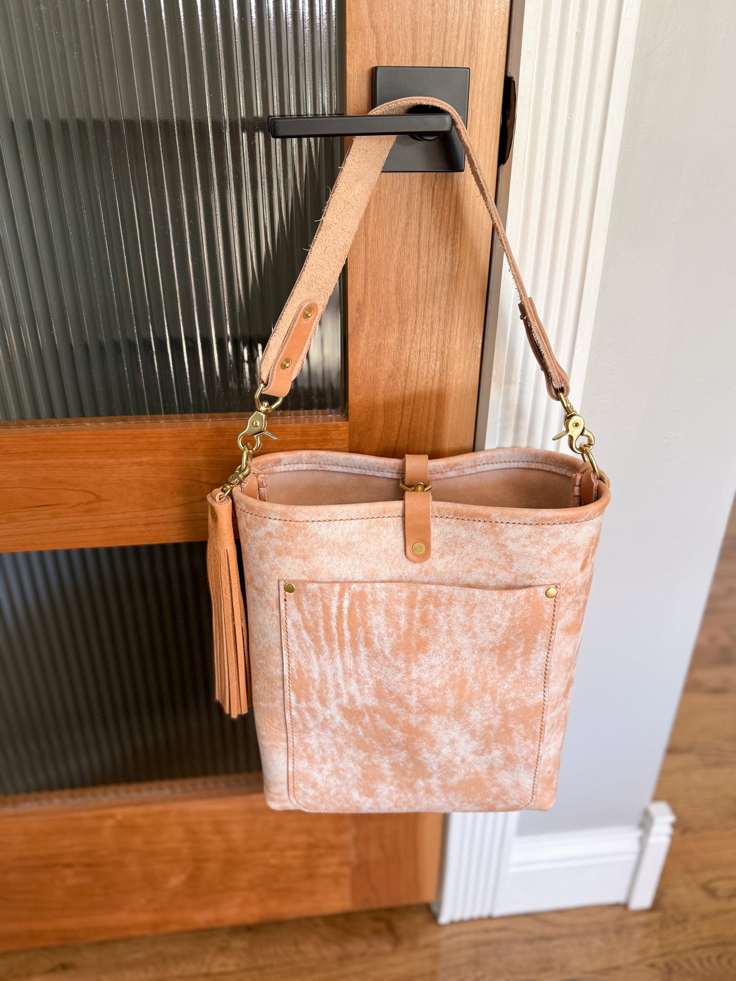 Bennett Bucket in Vintage Natural Vachetta