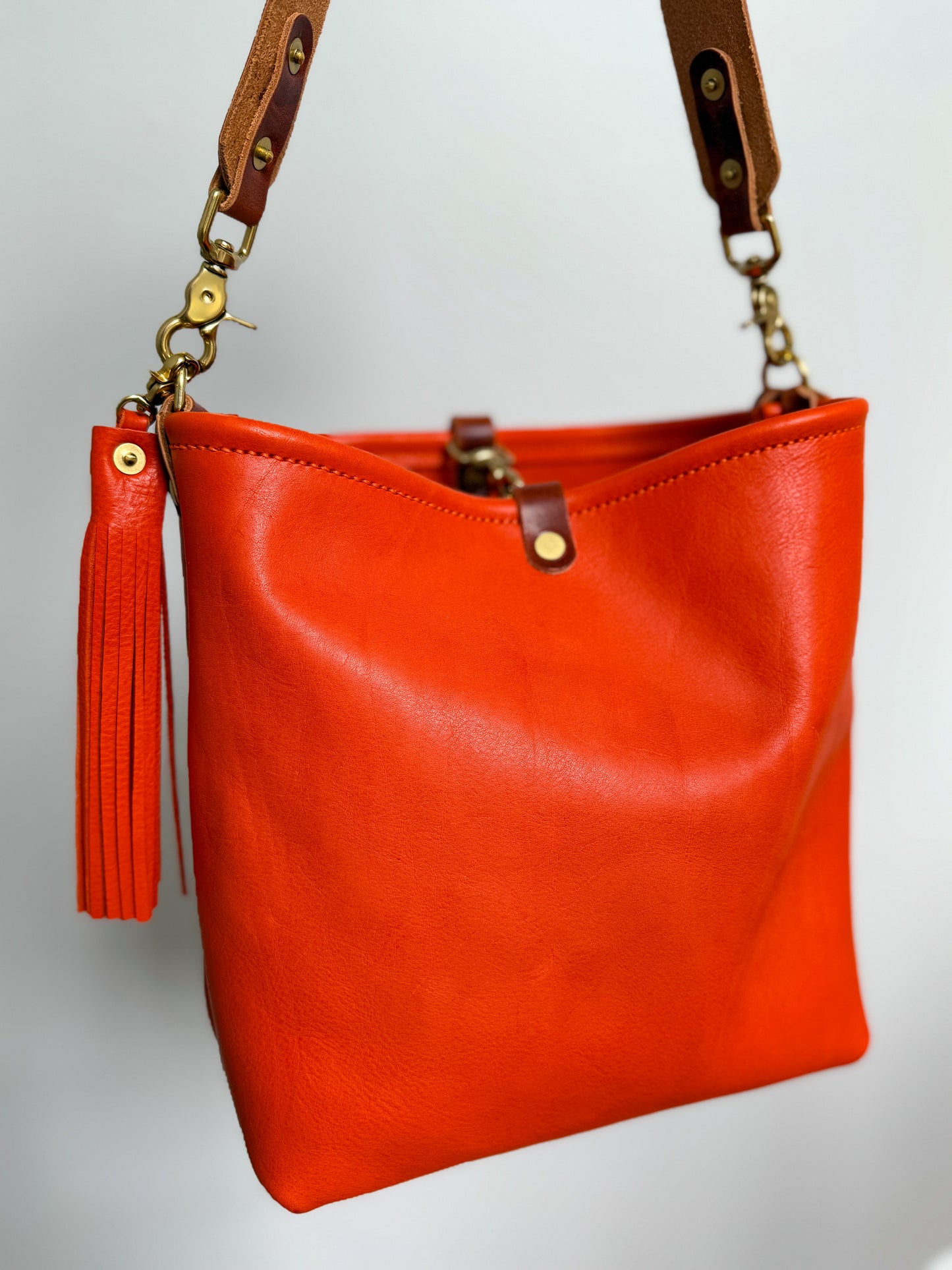 Hobo Bucket in Mandarin Vachetta