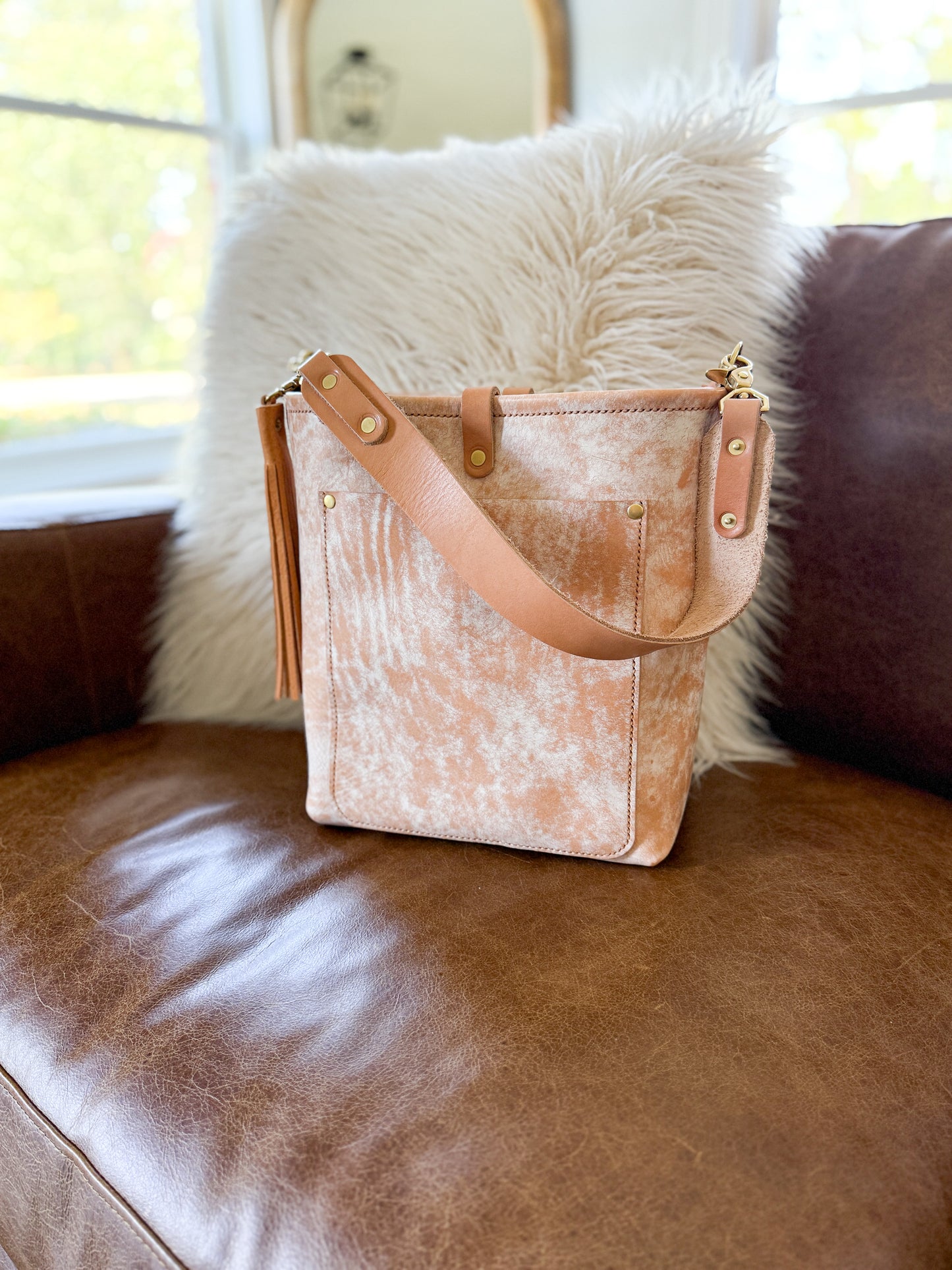 Bennett Bucket in Vintage Natural Vachetta