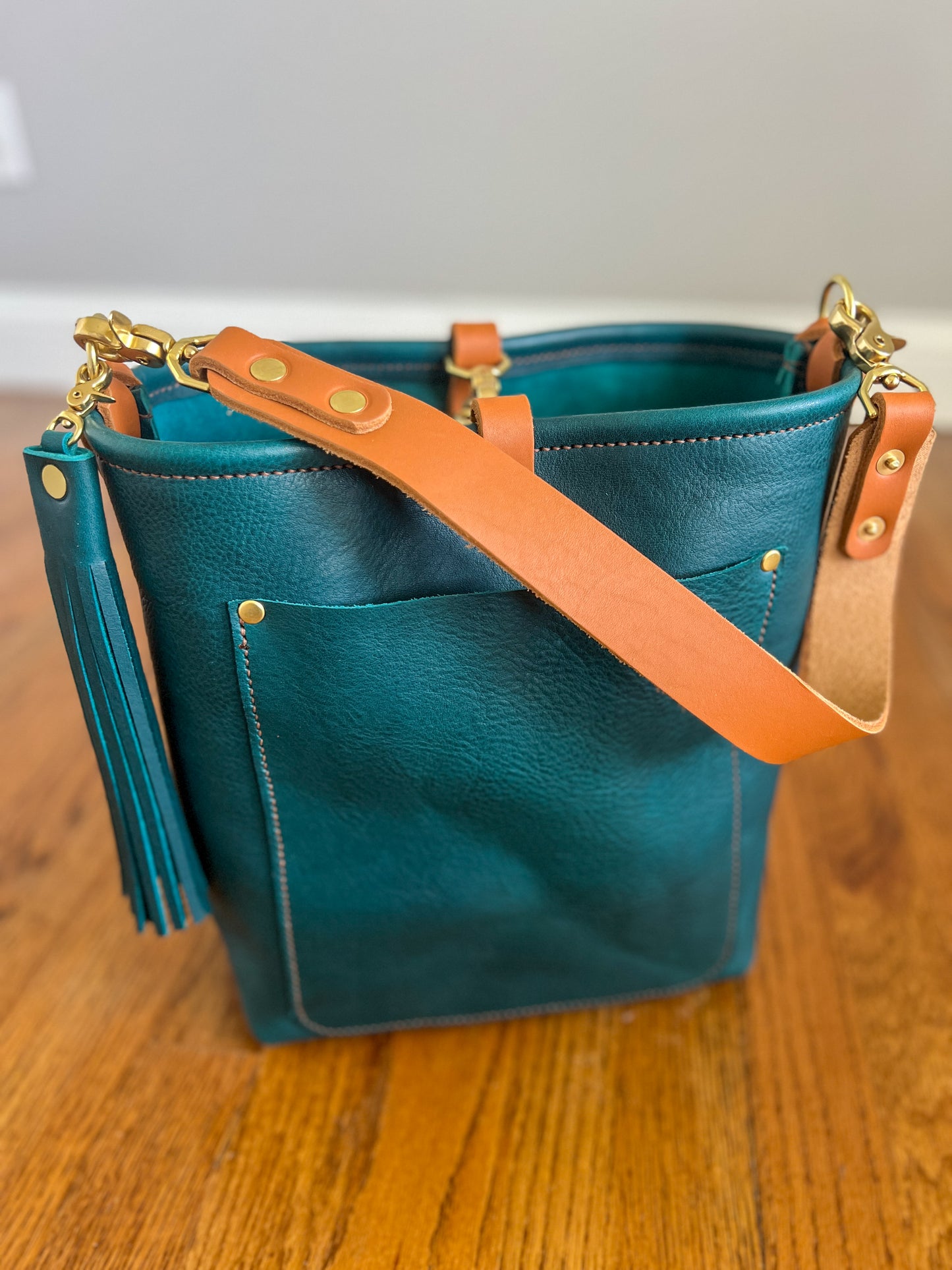 Bennett Bucket in Turquoise Vachetta