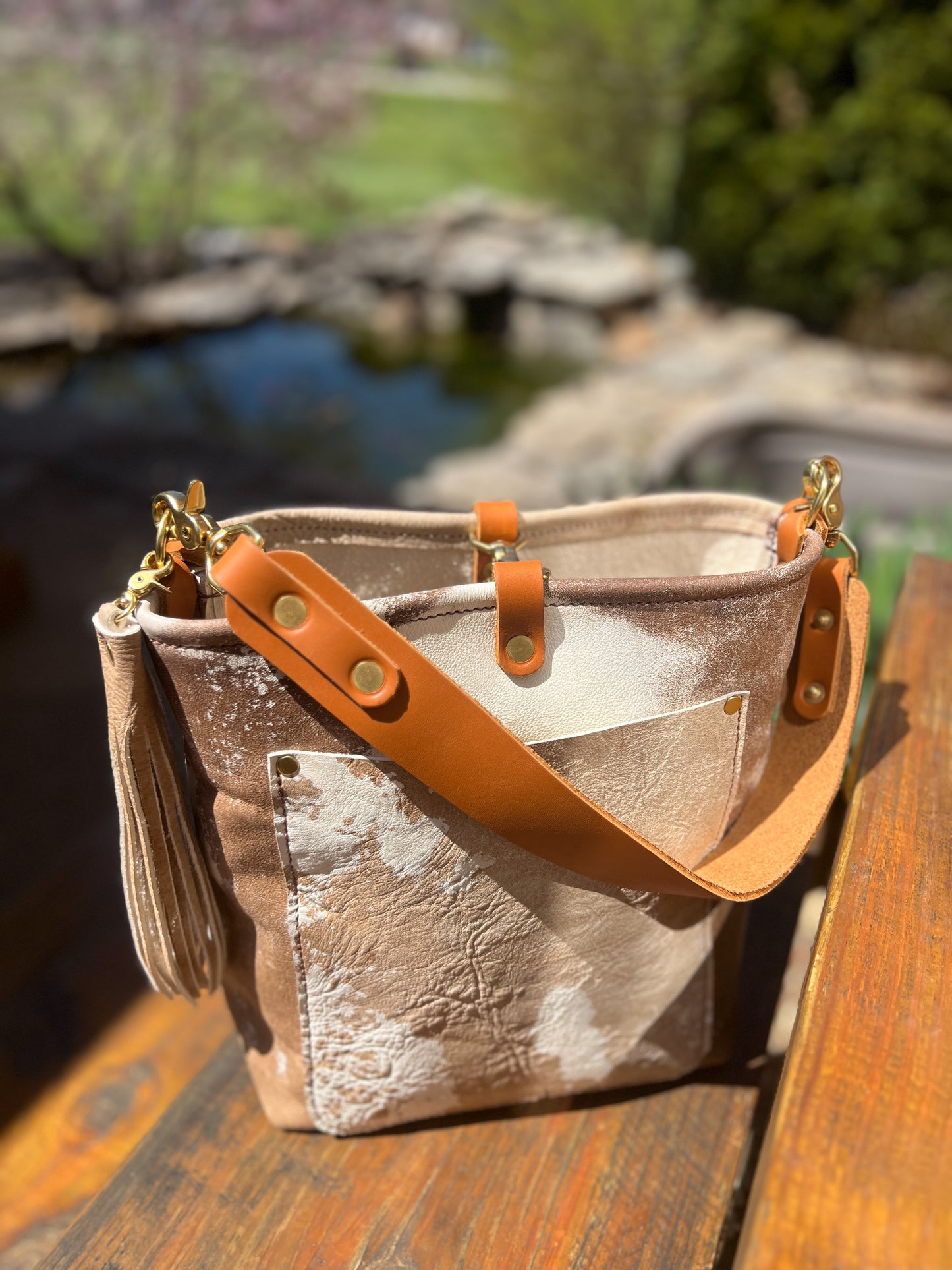 Bennett Bucket in Vintage Cowhide