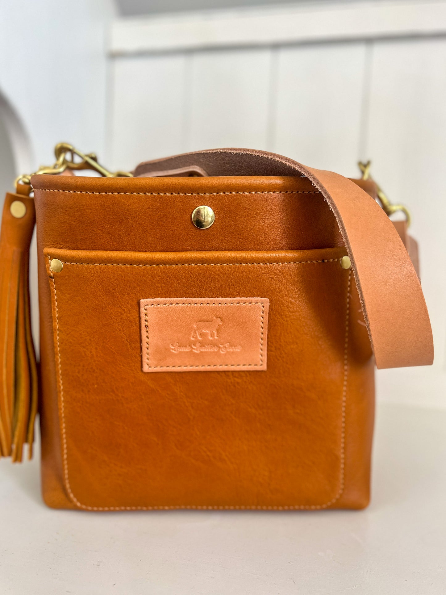 Bennett “shorty” Bucket in Golden Honey Bulldog Leather