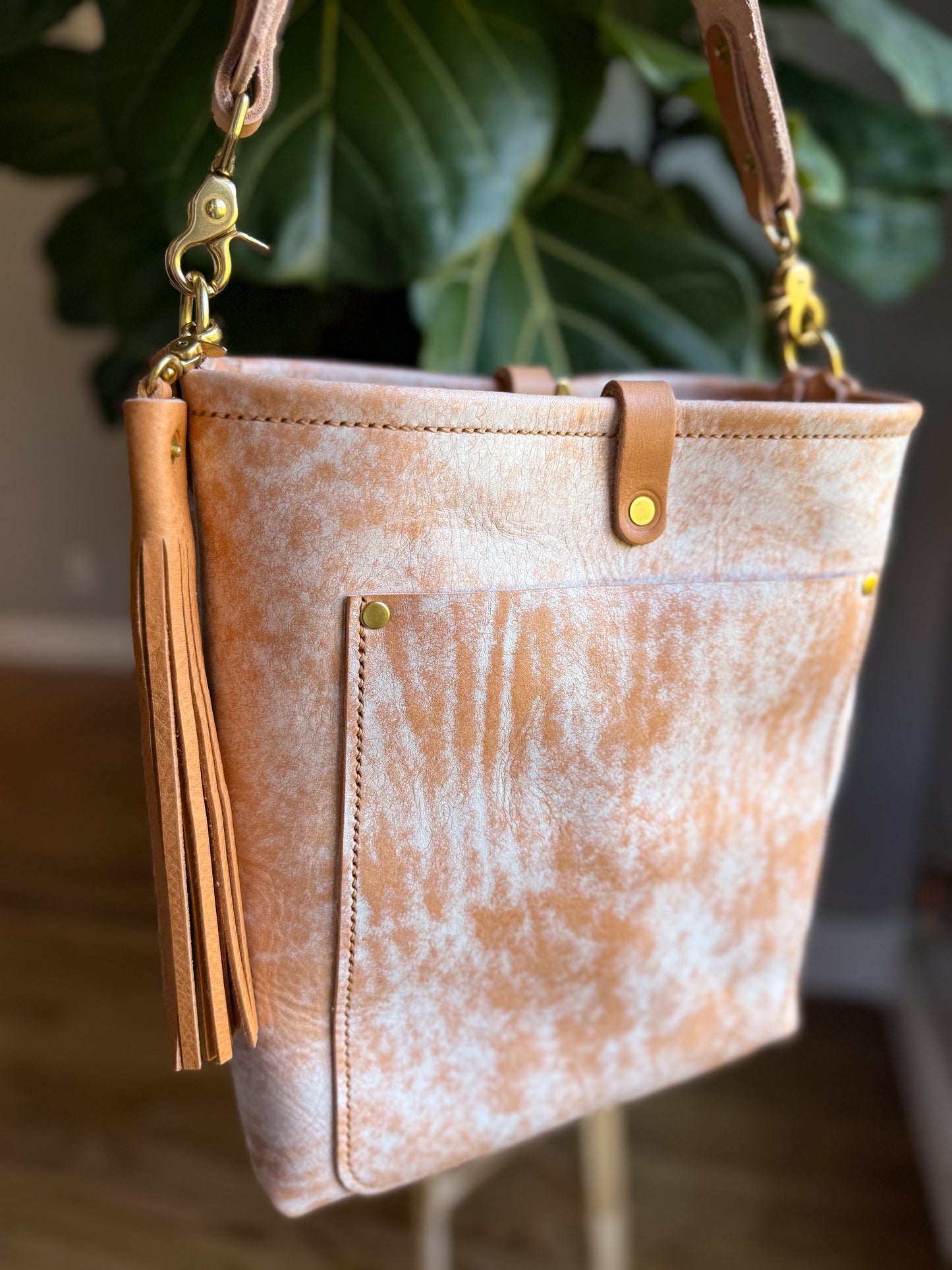 Bennett Bucket in Vintage Natural Vachetta