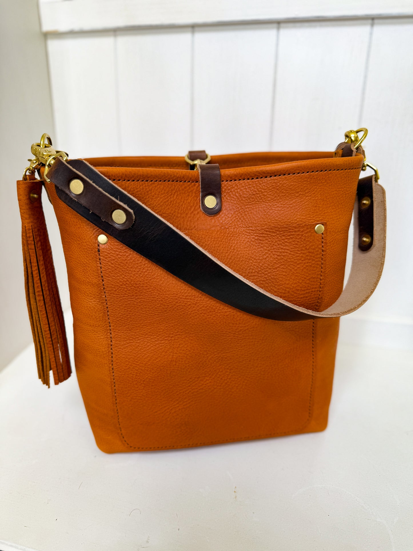 Bennett Bucket in Ginger Vachetta