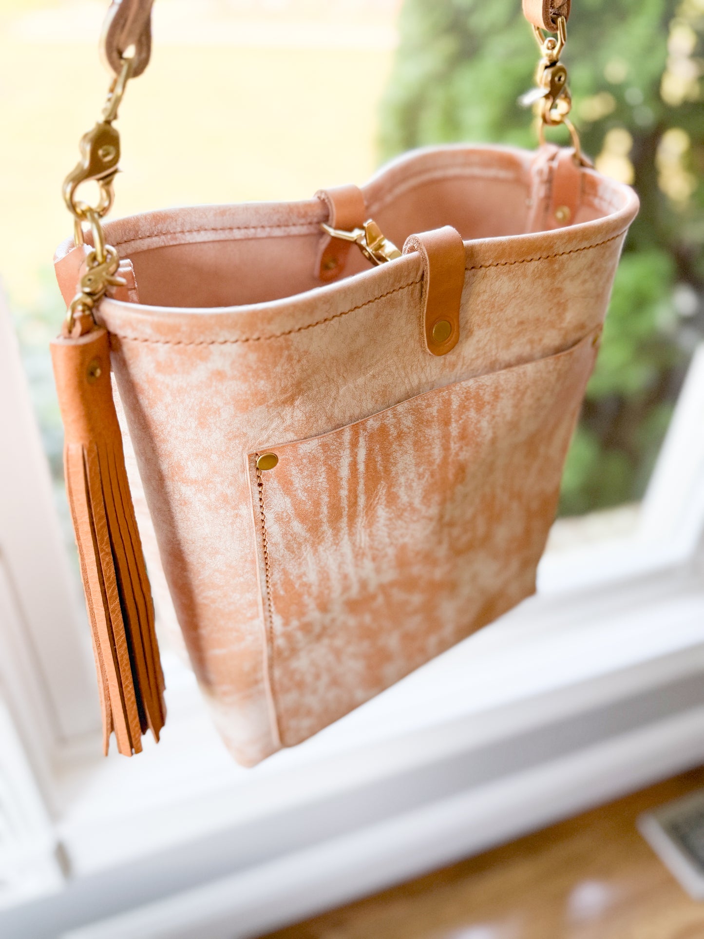 Bennett Bucket in Vintage Natural Vachetta