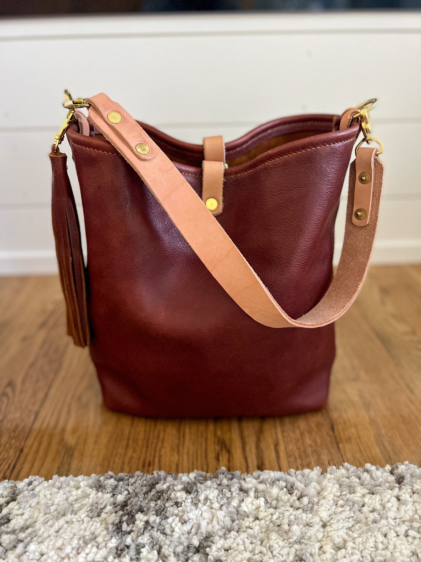 Hobo Bucket in Original Cognac