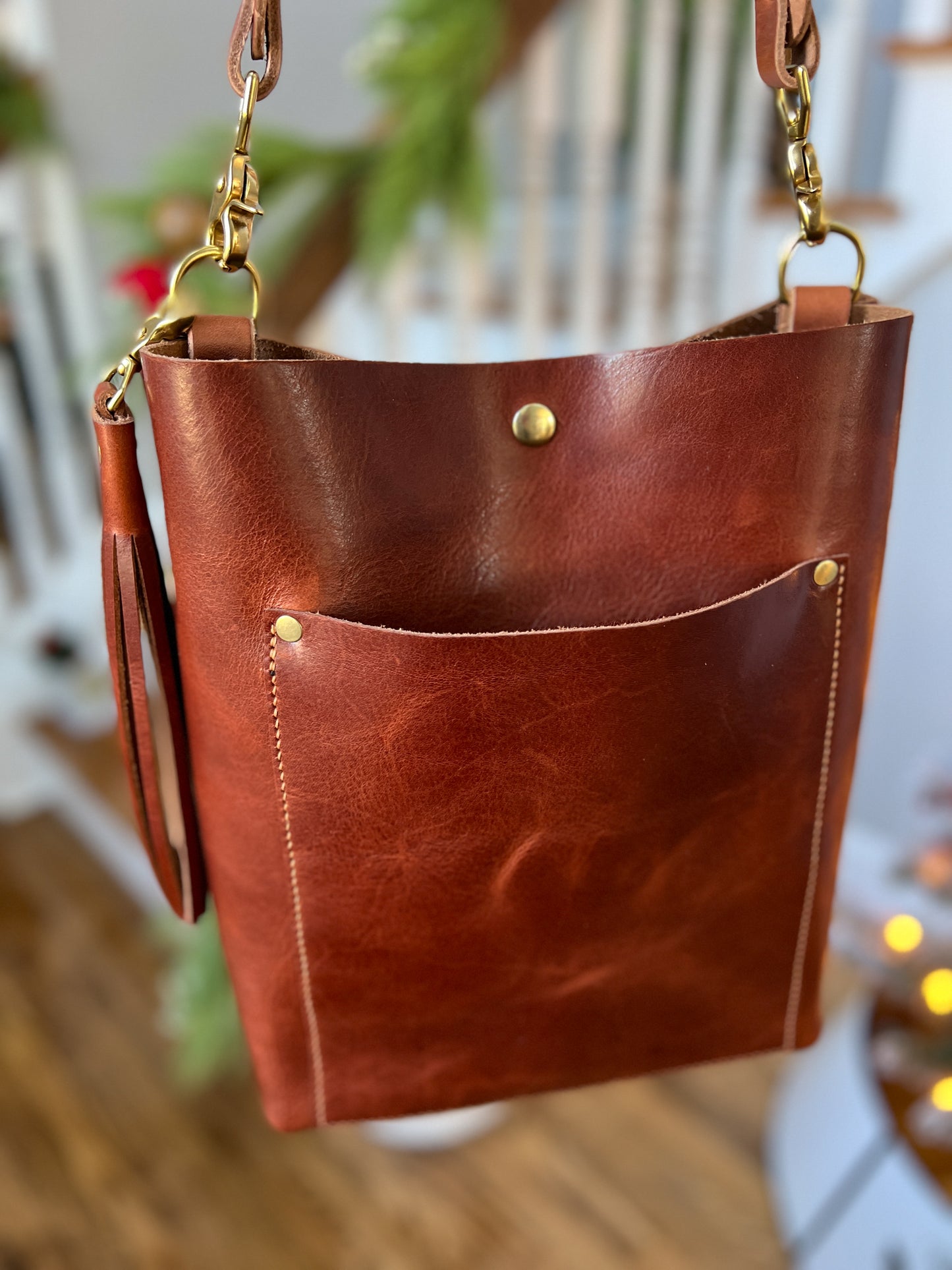 Bennett Bucket in Cherry Veg Tan