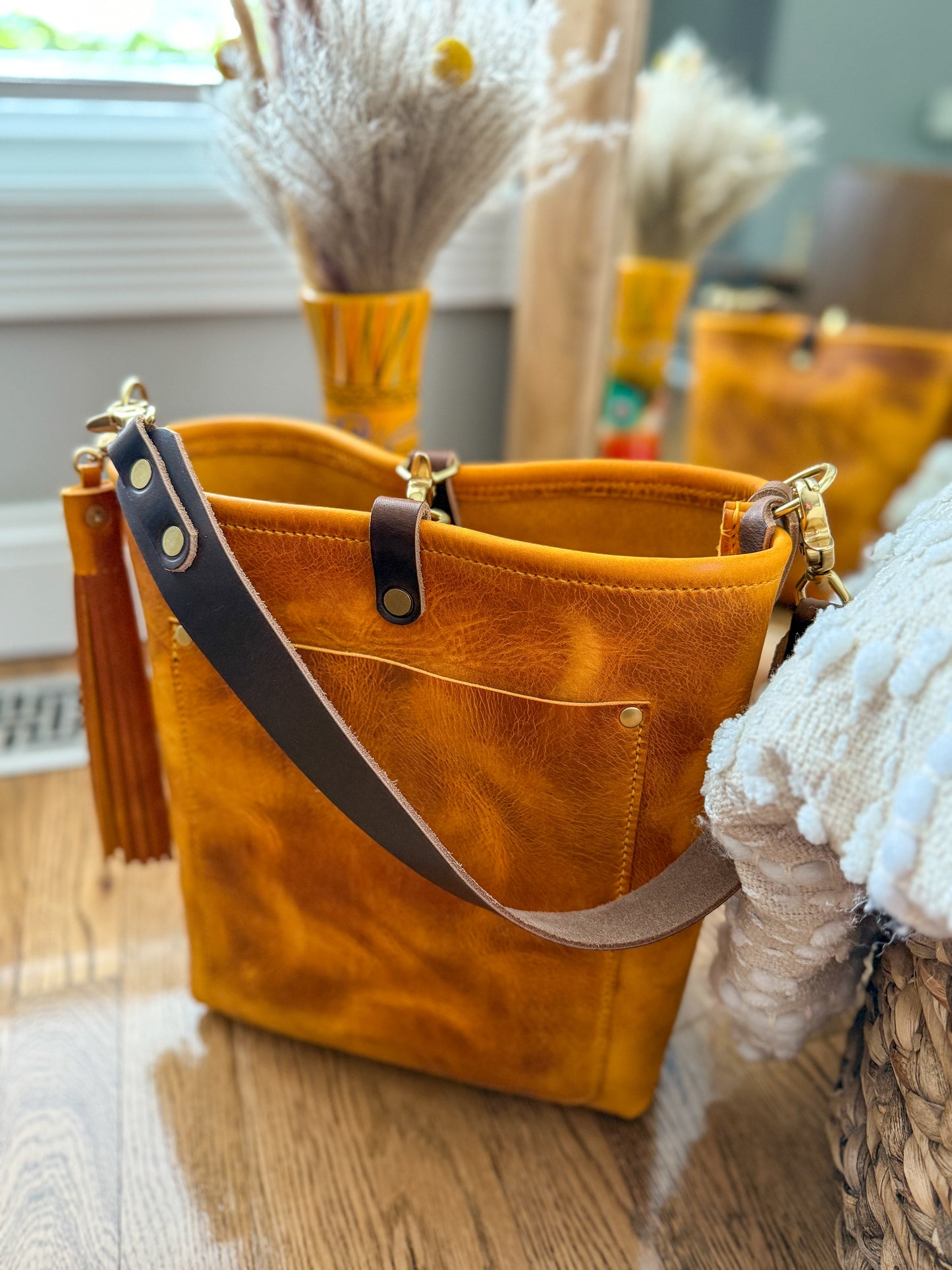 Bennett Bucket in Yellowstone Italian Vegetable Tan