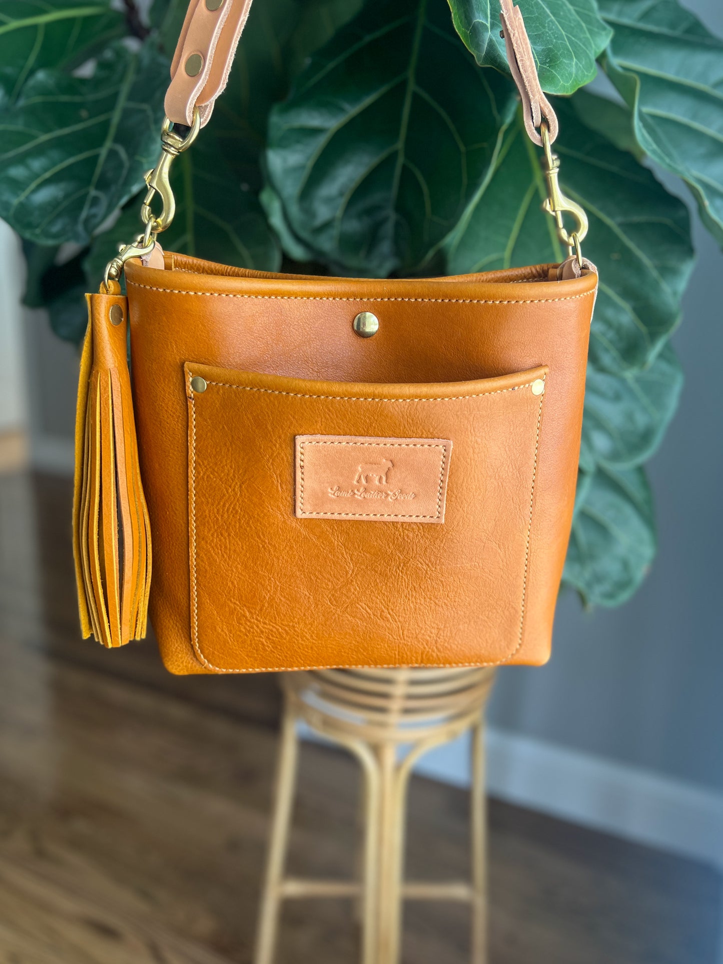 Bennett “shorty” Bucket in Golden Honey Bulldog Leather