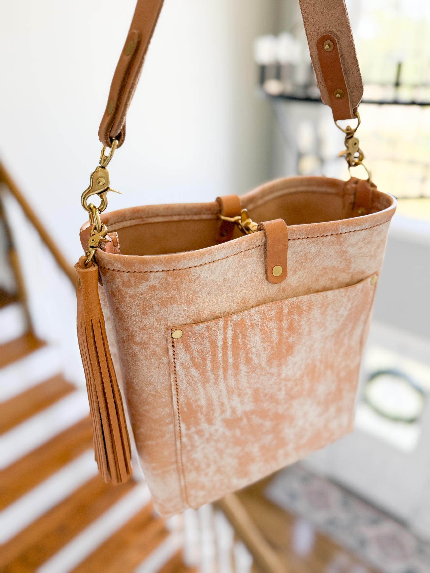 Bennett Bucket in Vintage Natural Vachetta