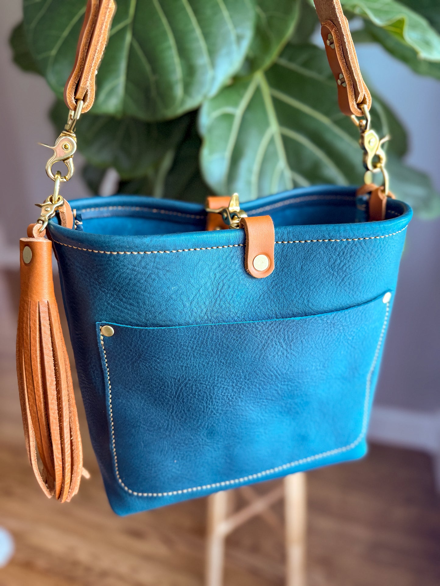 Bennett “shorty” Bucket in Turquoise Vachetta