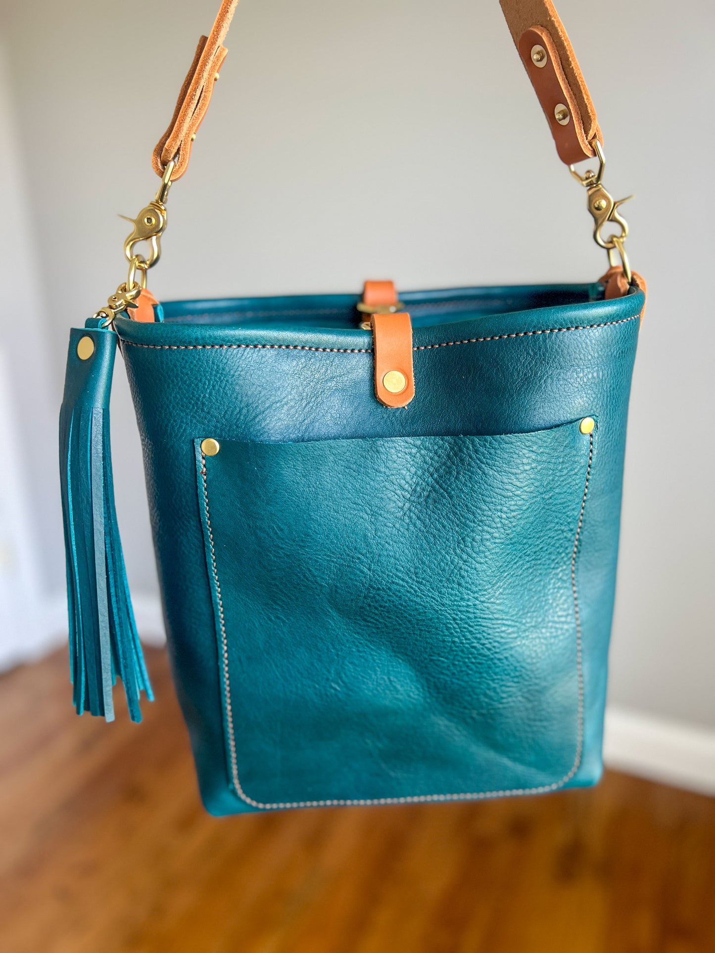 Bennett Bucket in Turquoise Vachetta