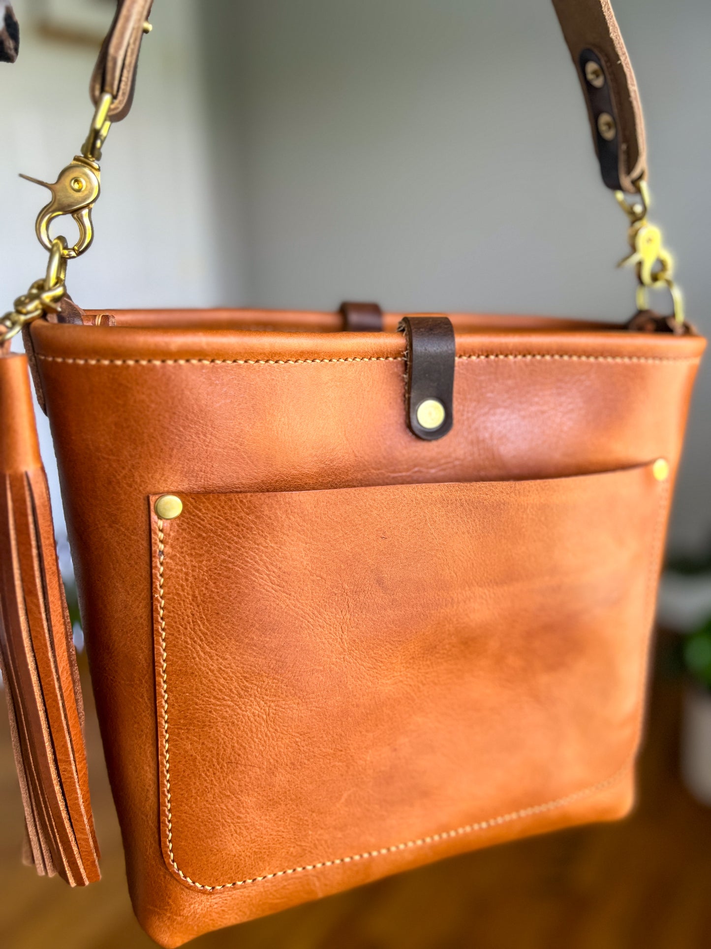 Bennett “shorty” Bucket in Toffee Veg Tan Leather