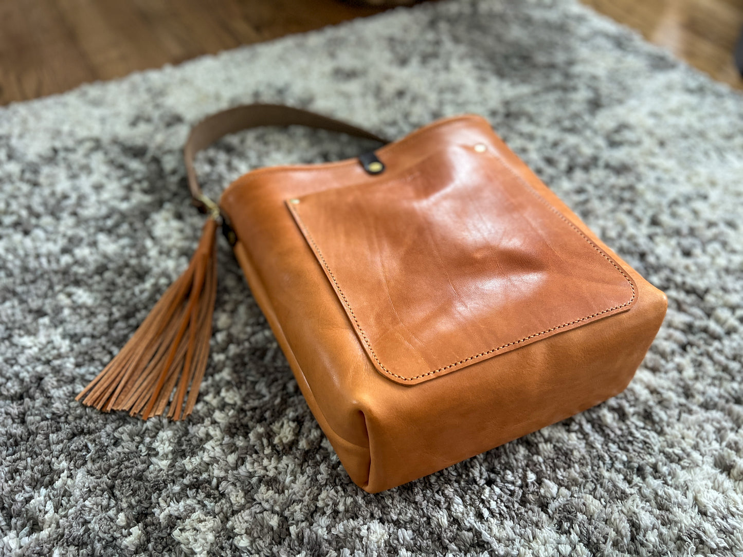 Bennett Bucket in Premium Saddle