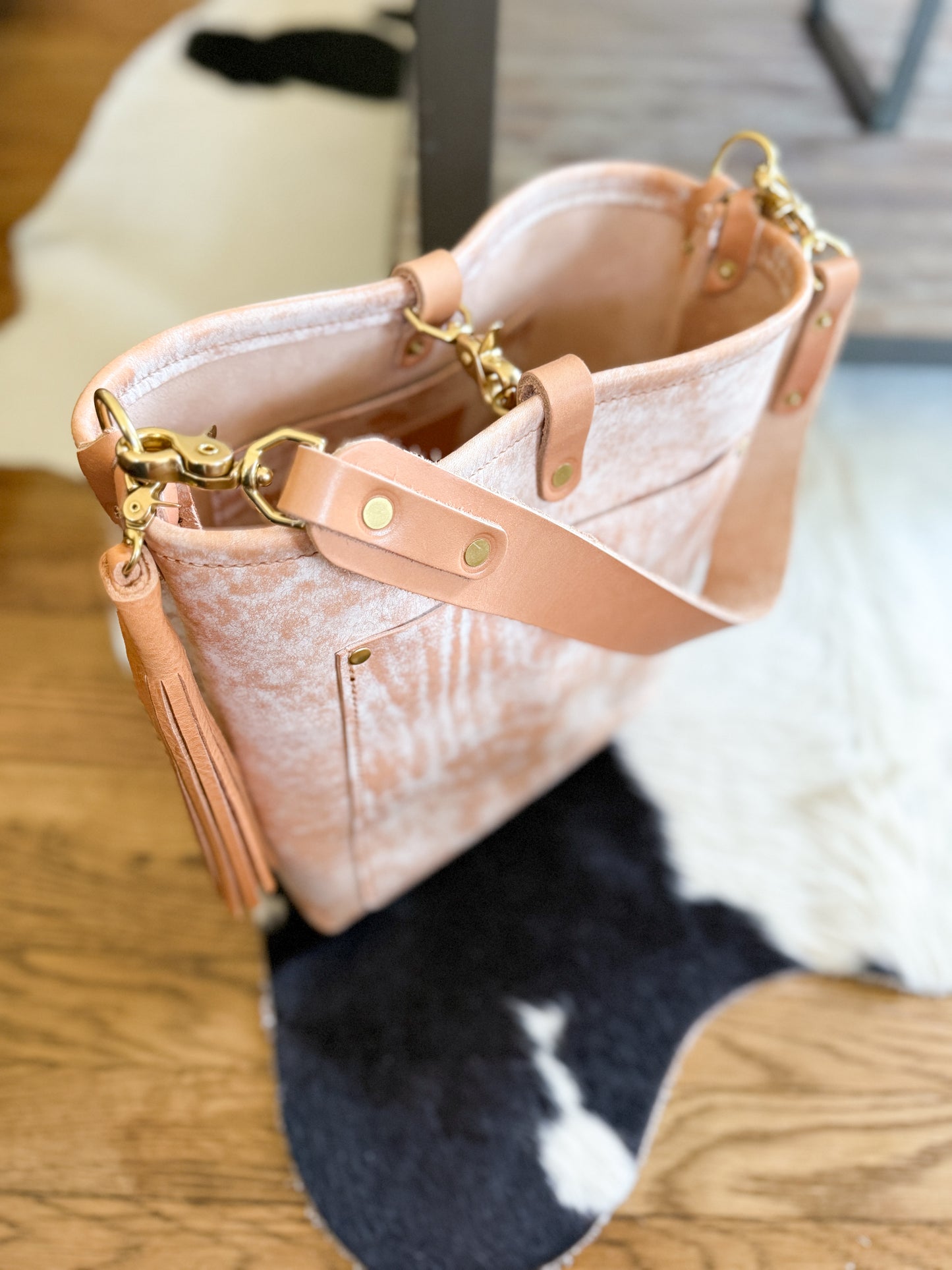 Bennett Bucket in Vintage Natural Vachetta