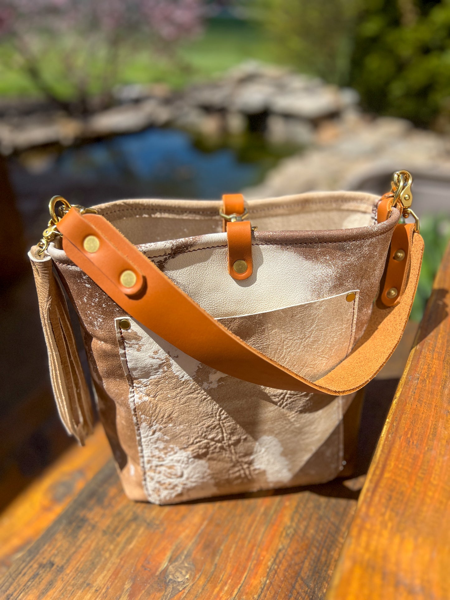 Bennett Bucket in Vintage Cowhide