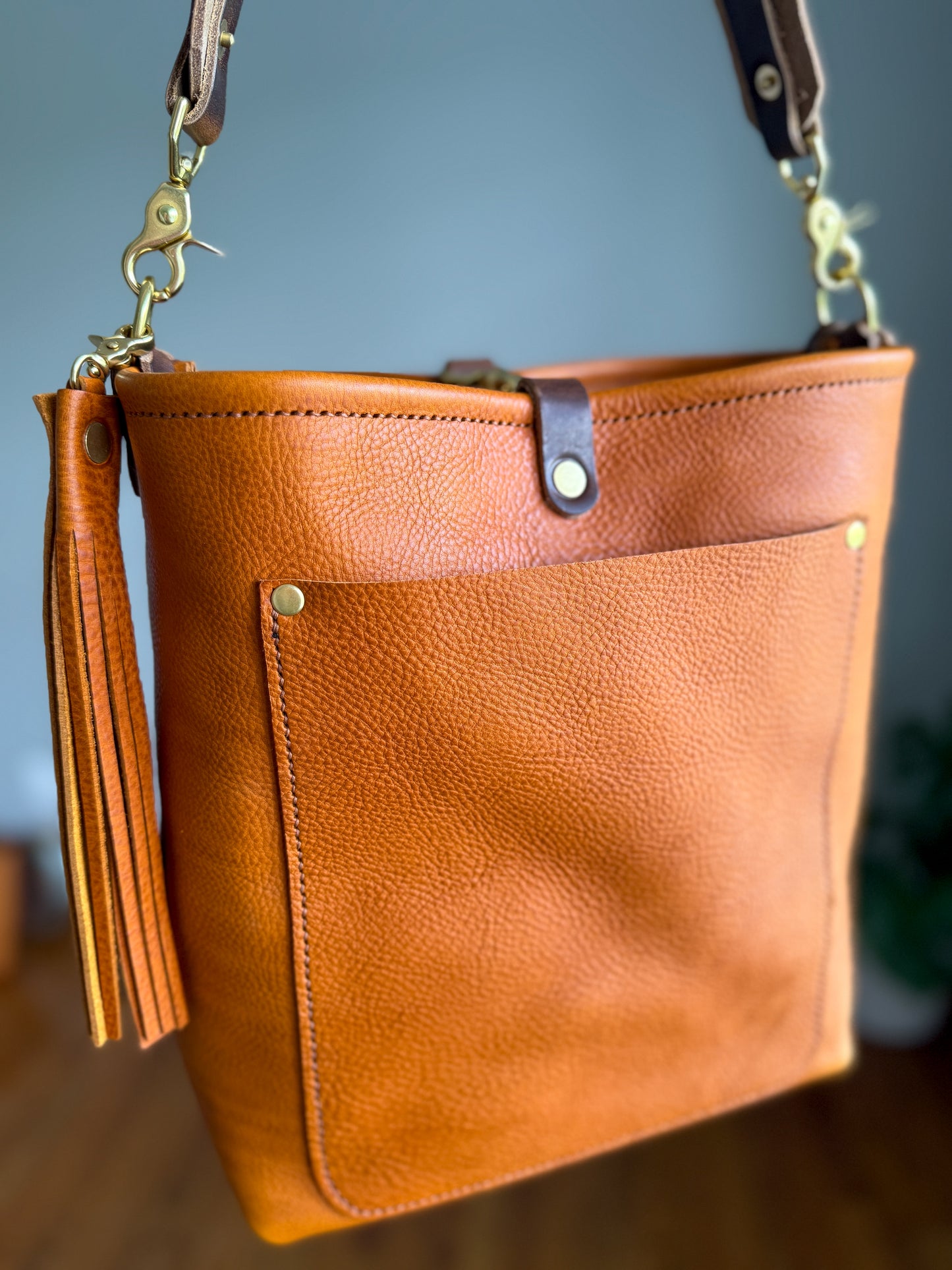 Bennett Bucket in Ginger Vachetta