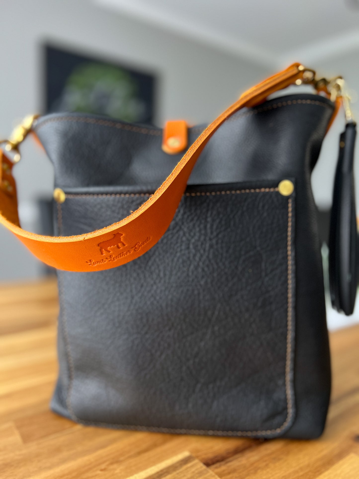 Bennett Bucket in Black Kodiak