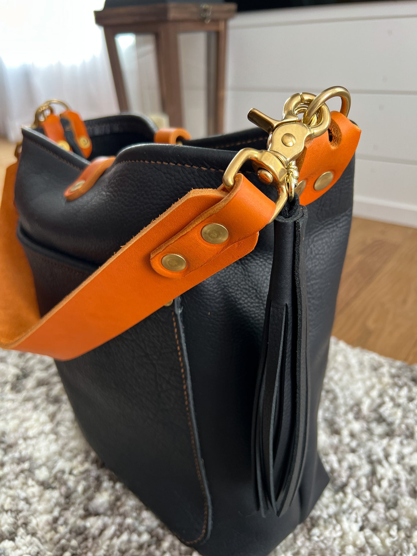 Bennett Bucket in Black Kodiak