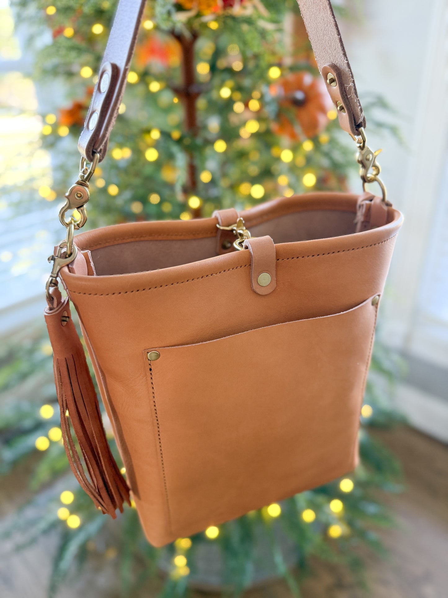 Bennett Bucket in Natural Vachetta (non-milled)