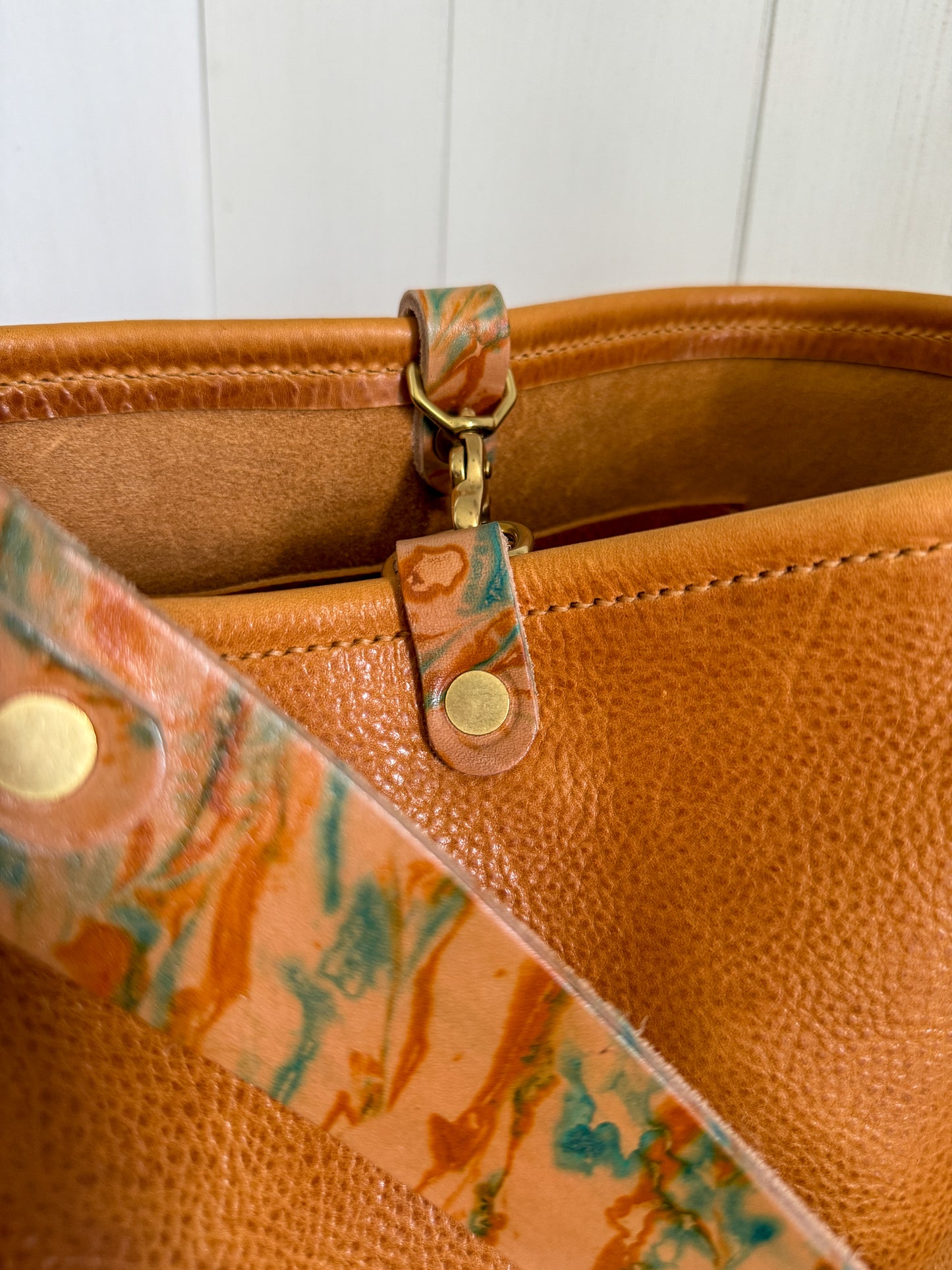 Hobo Bucket in Italian Honey Saffron Vegetable Tan w/Candy Strap