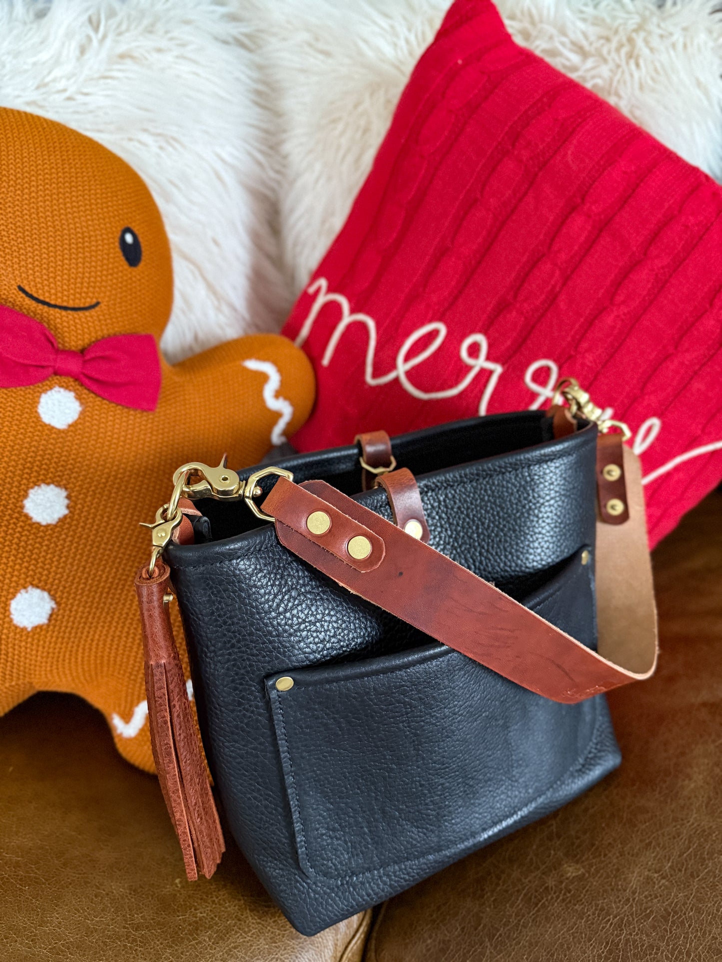 Bennett “shorty” Bucket in Horween Black Pebbled Leather
