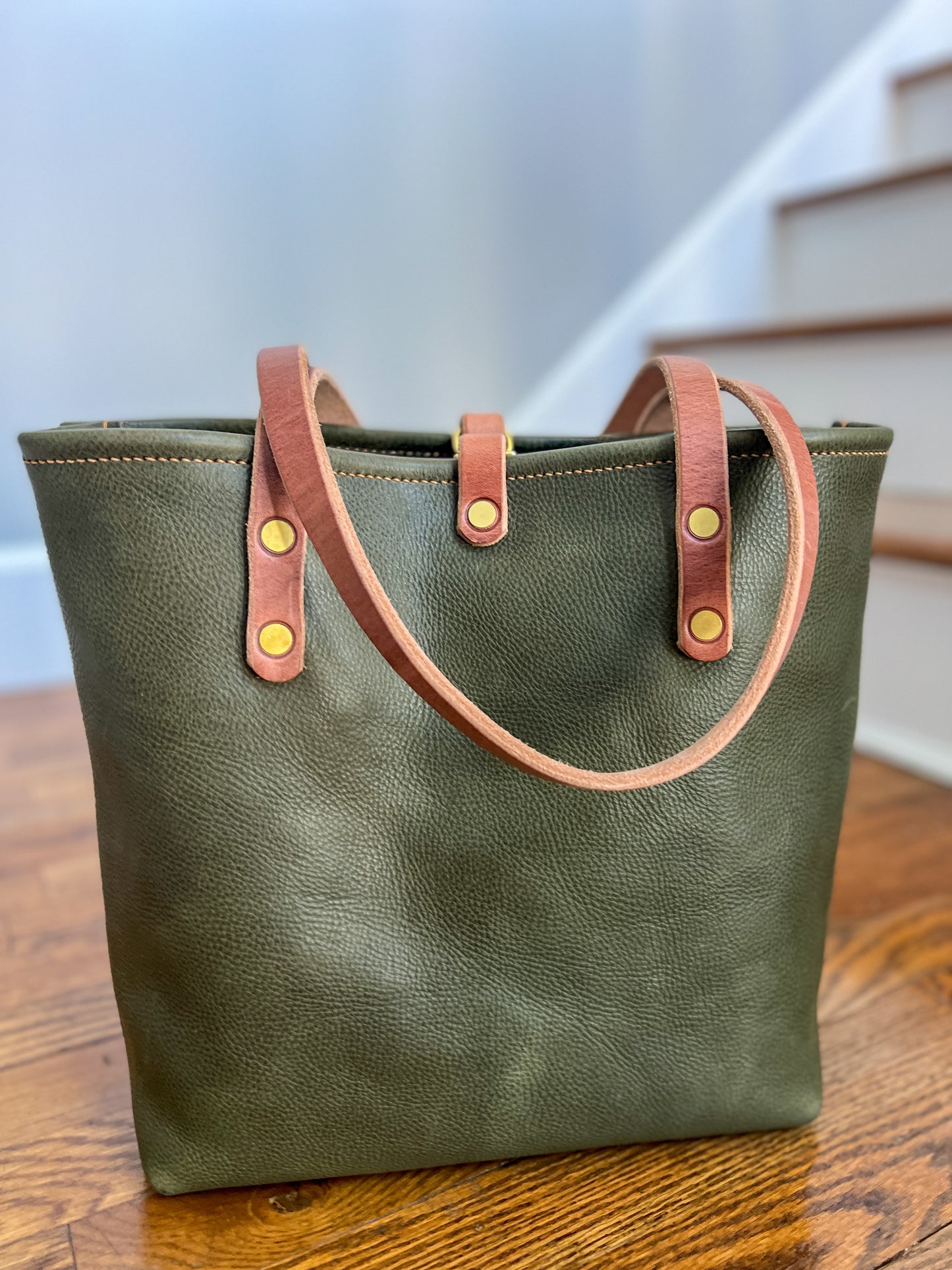 Classic Tote in Olive Italian Vachetta