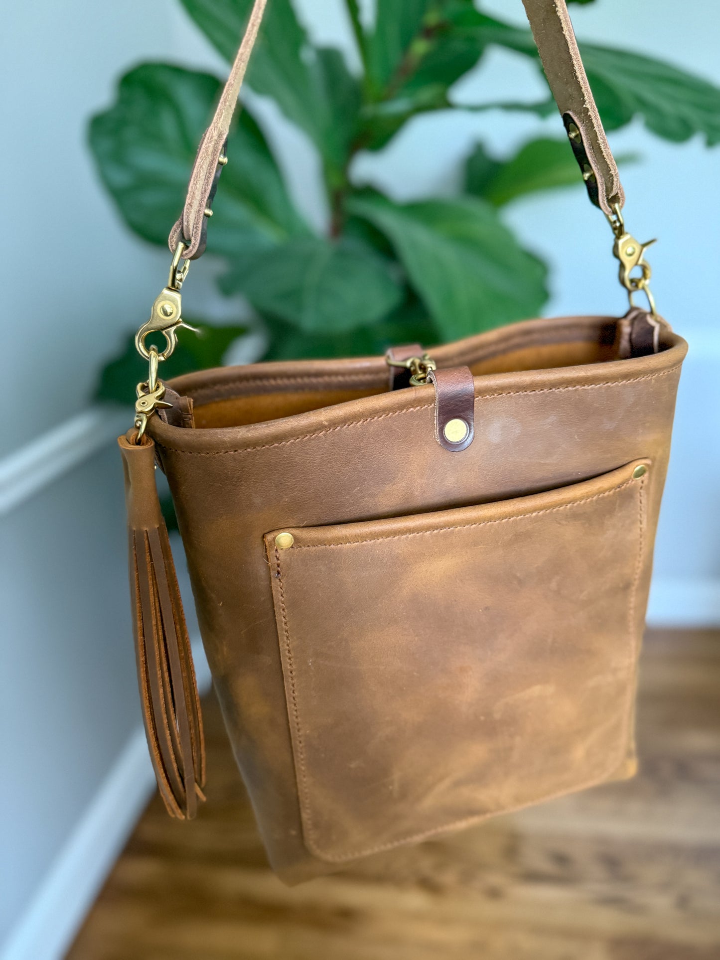 Bennett Bucket in Full Grain Tobacco
