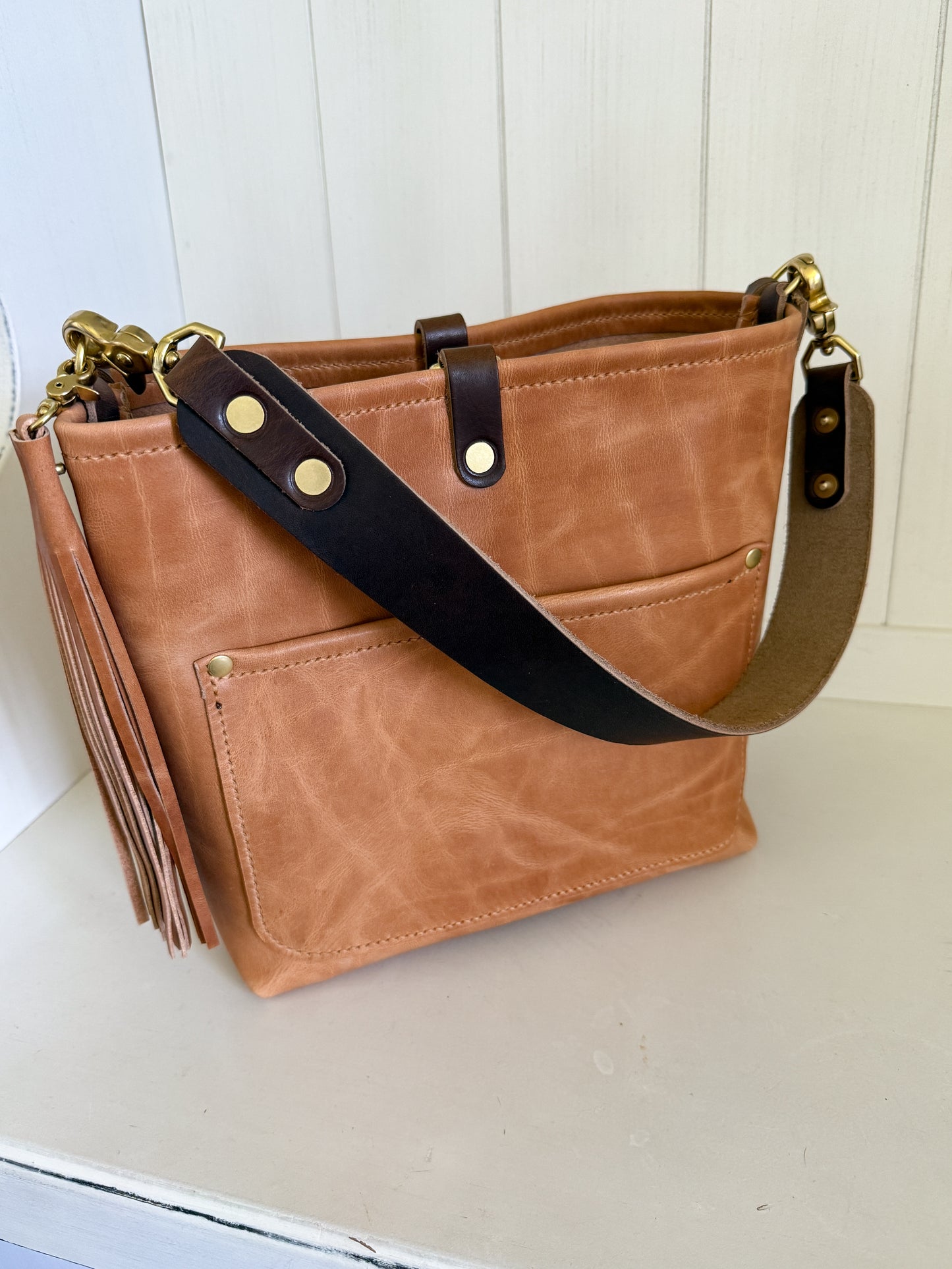 Bennett “shorty” Bucket in Natural Derby Horween