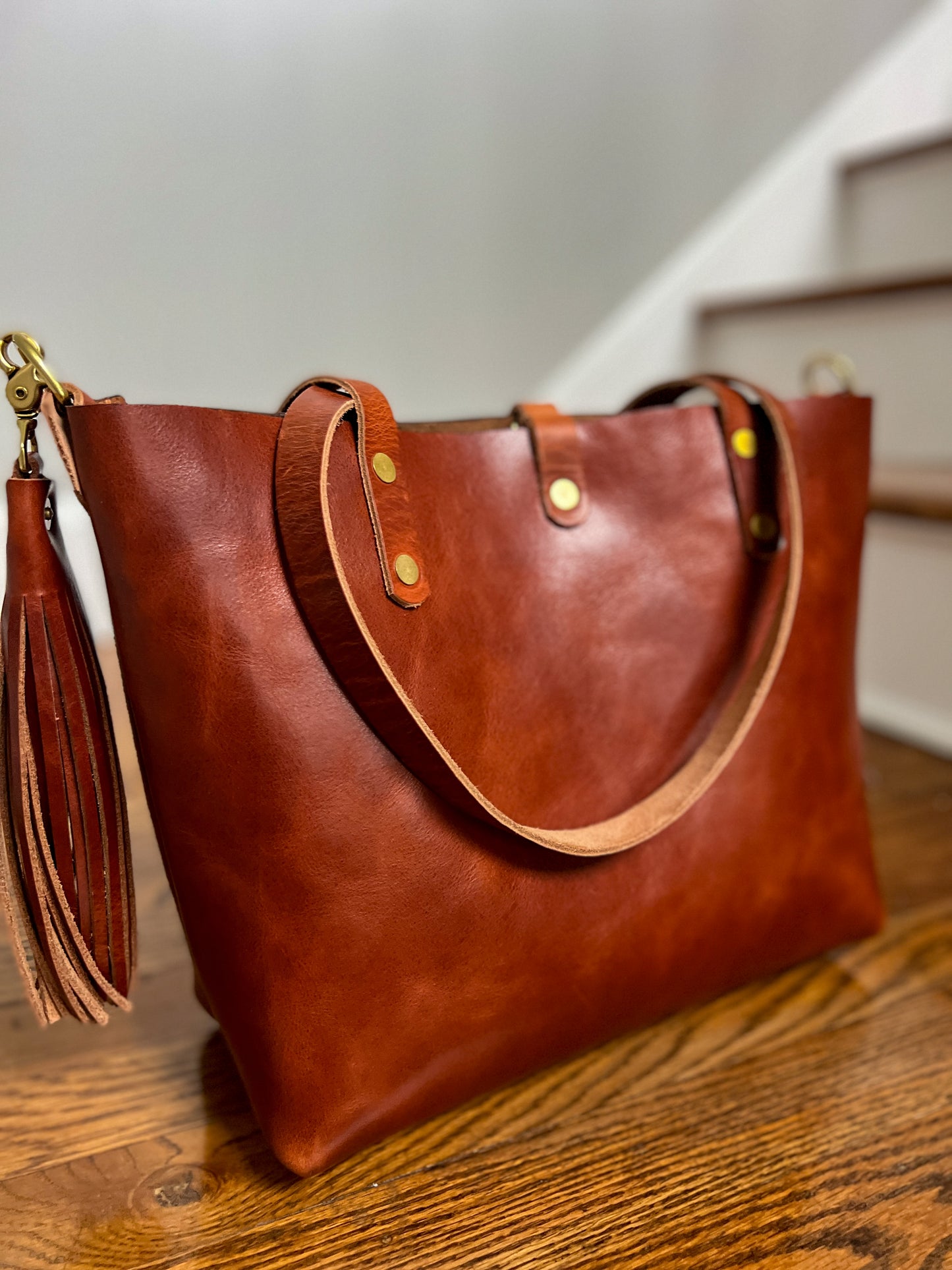 Medium Tote in Cherry Veg Tan