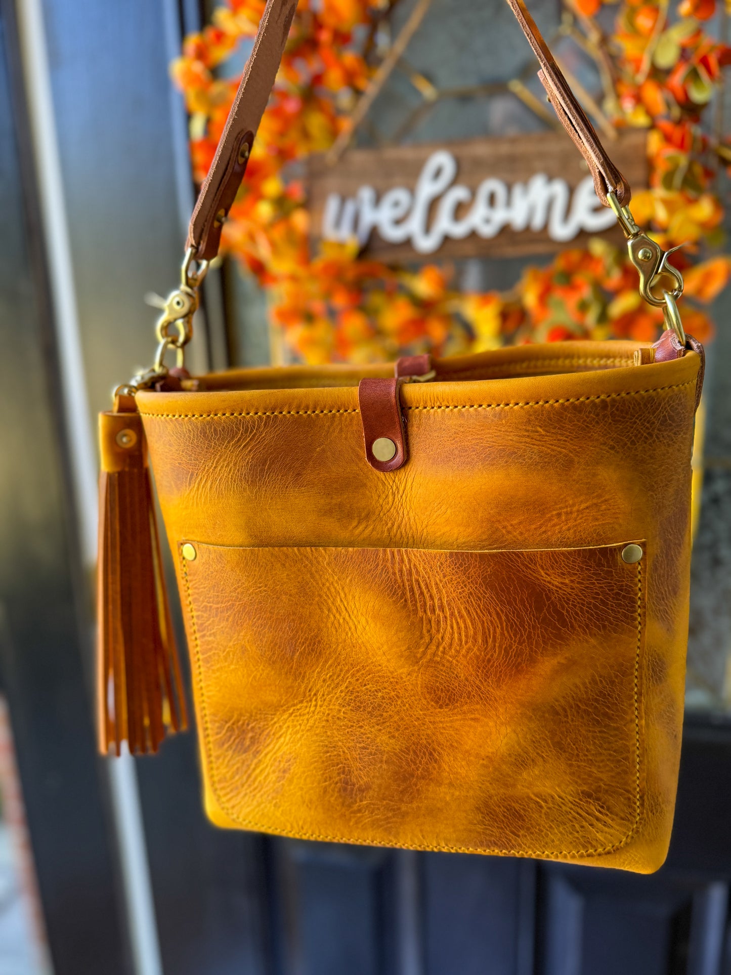 Bennett “shorty” Bucket in Yellowstone Italian Vegetable Tan