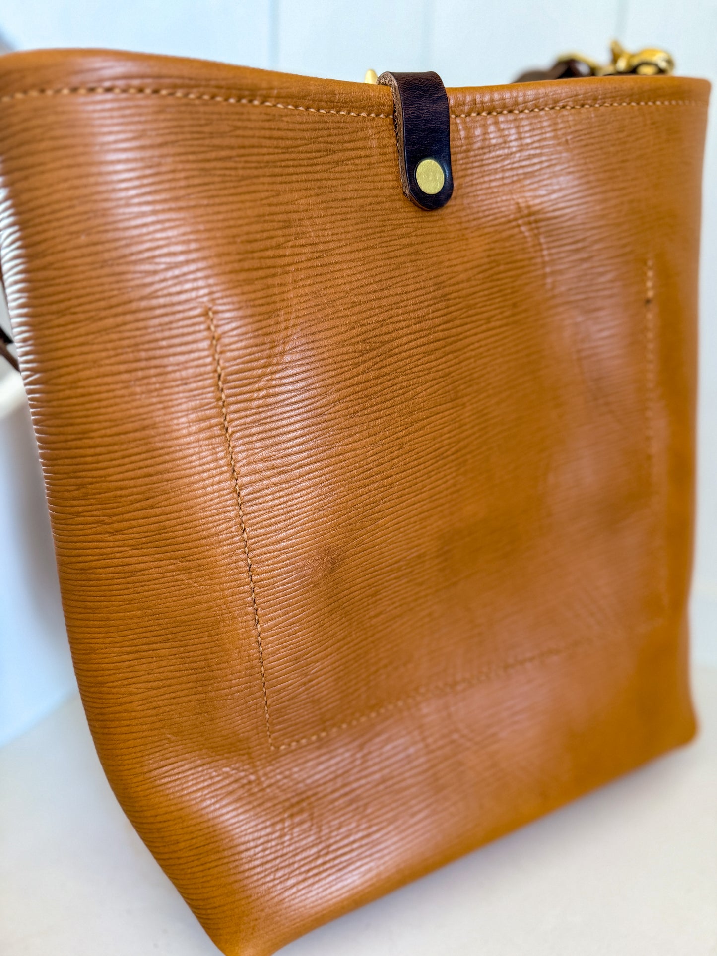 Bennett Bucket in Horween Rio Latigo Oak Grain