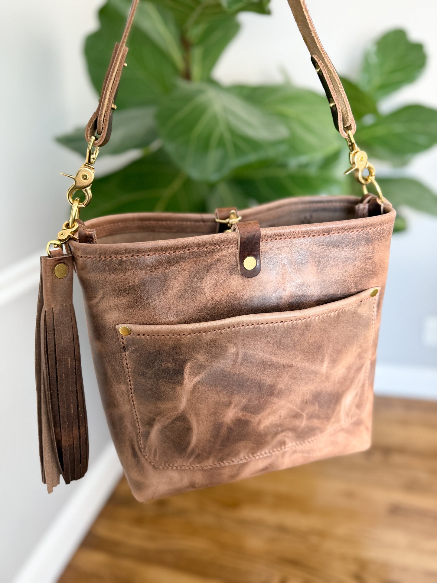 Bennett “shorty” Bucket in Horween Krypto Vetiver Leather