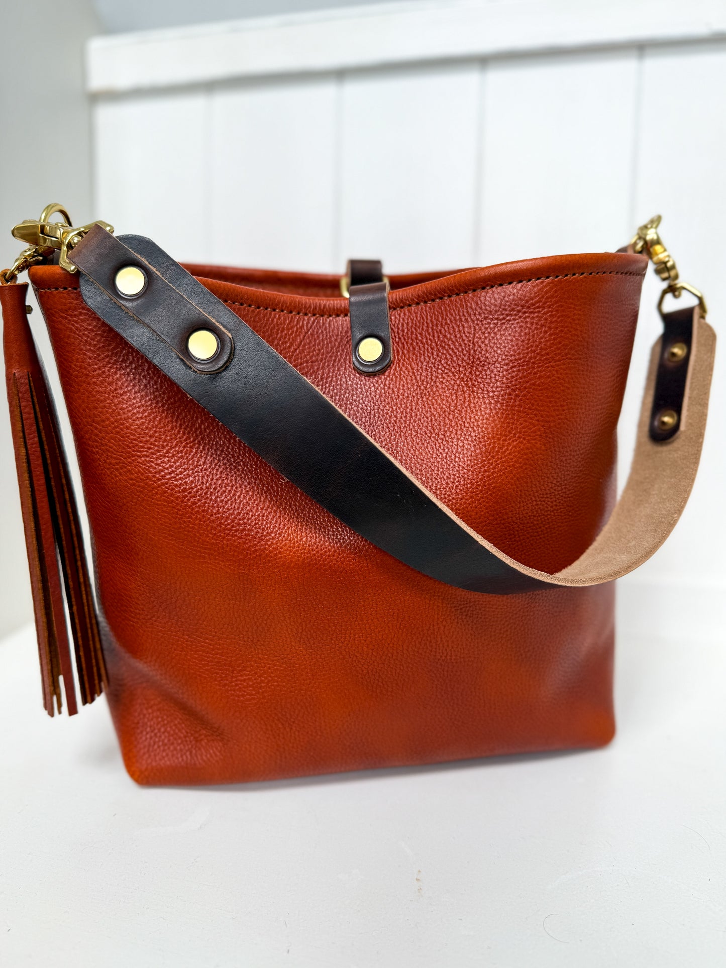 Hobo Bucket in Dark Ginger Vachetta