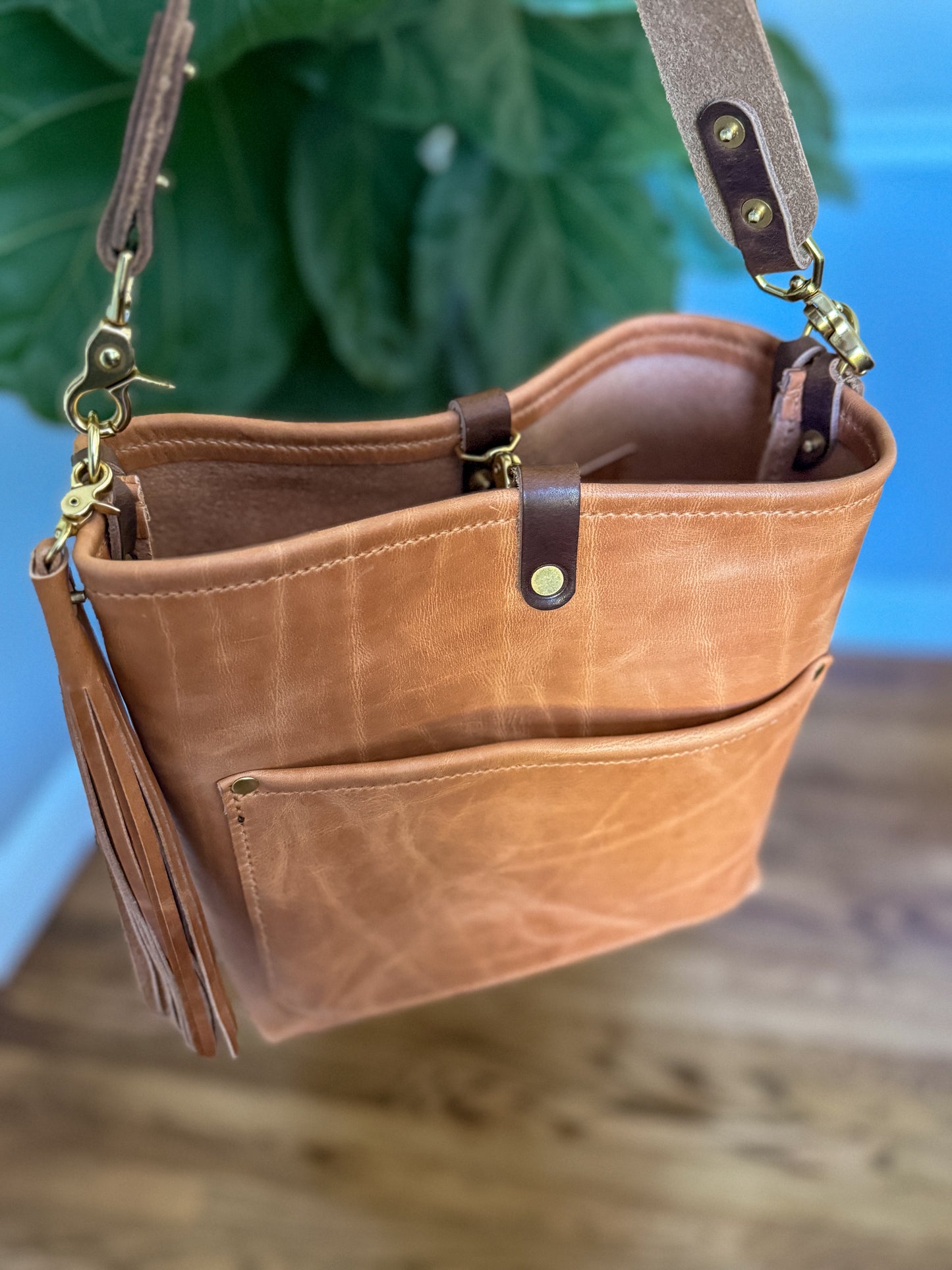 Bennett “shorty” Bucket in Natural Derby Horween