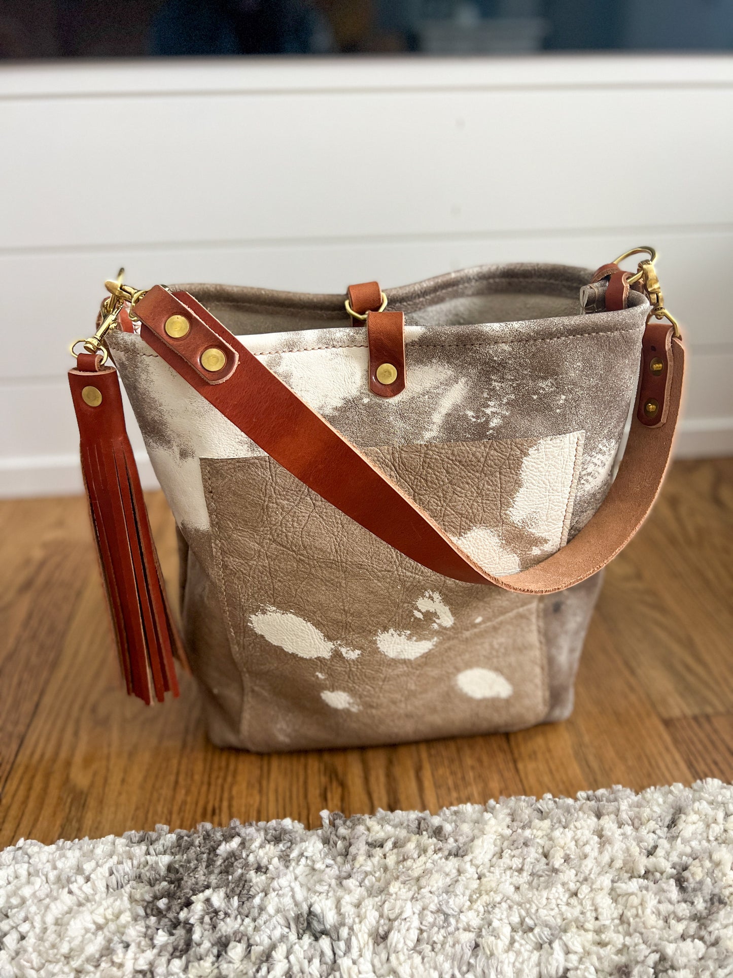 Bennett Bucket in Vintage Cowhide