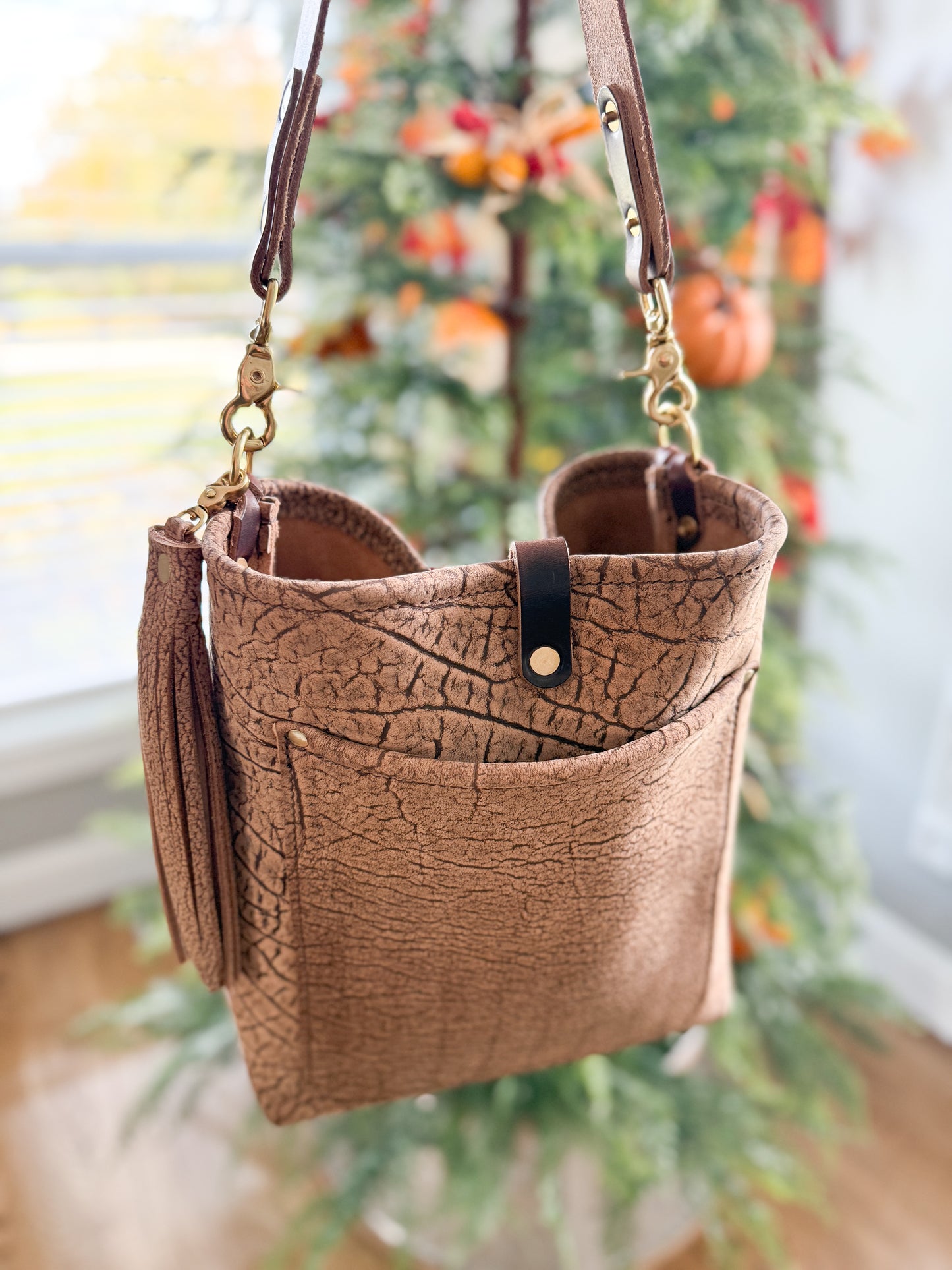 Bennett Bucket in Riverstone Full Grain Bison