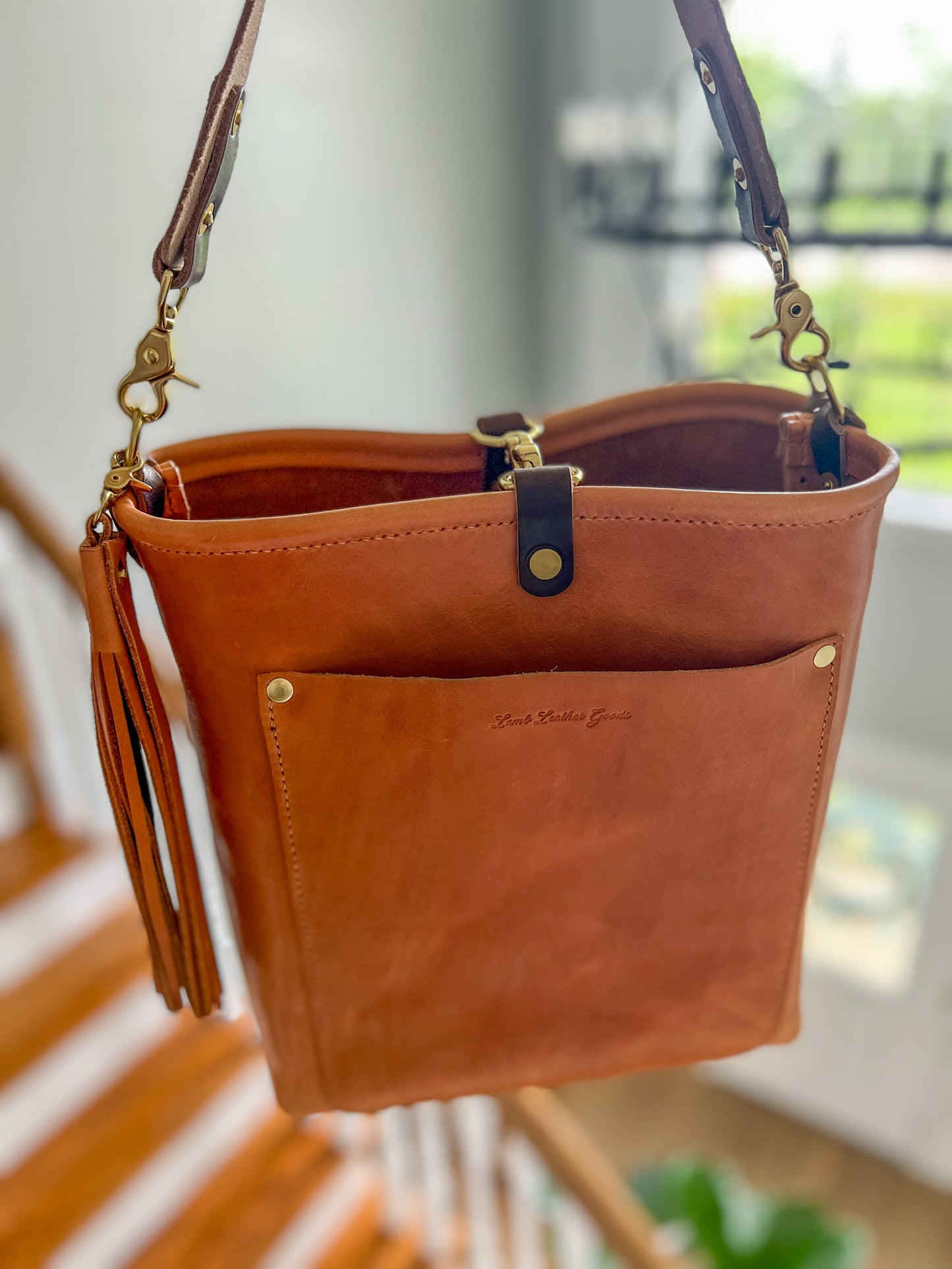 Bennett Bucket in Premium Saddle