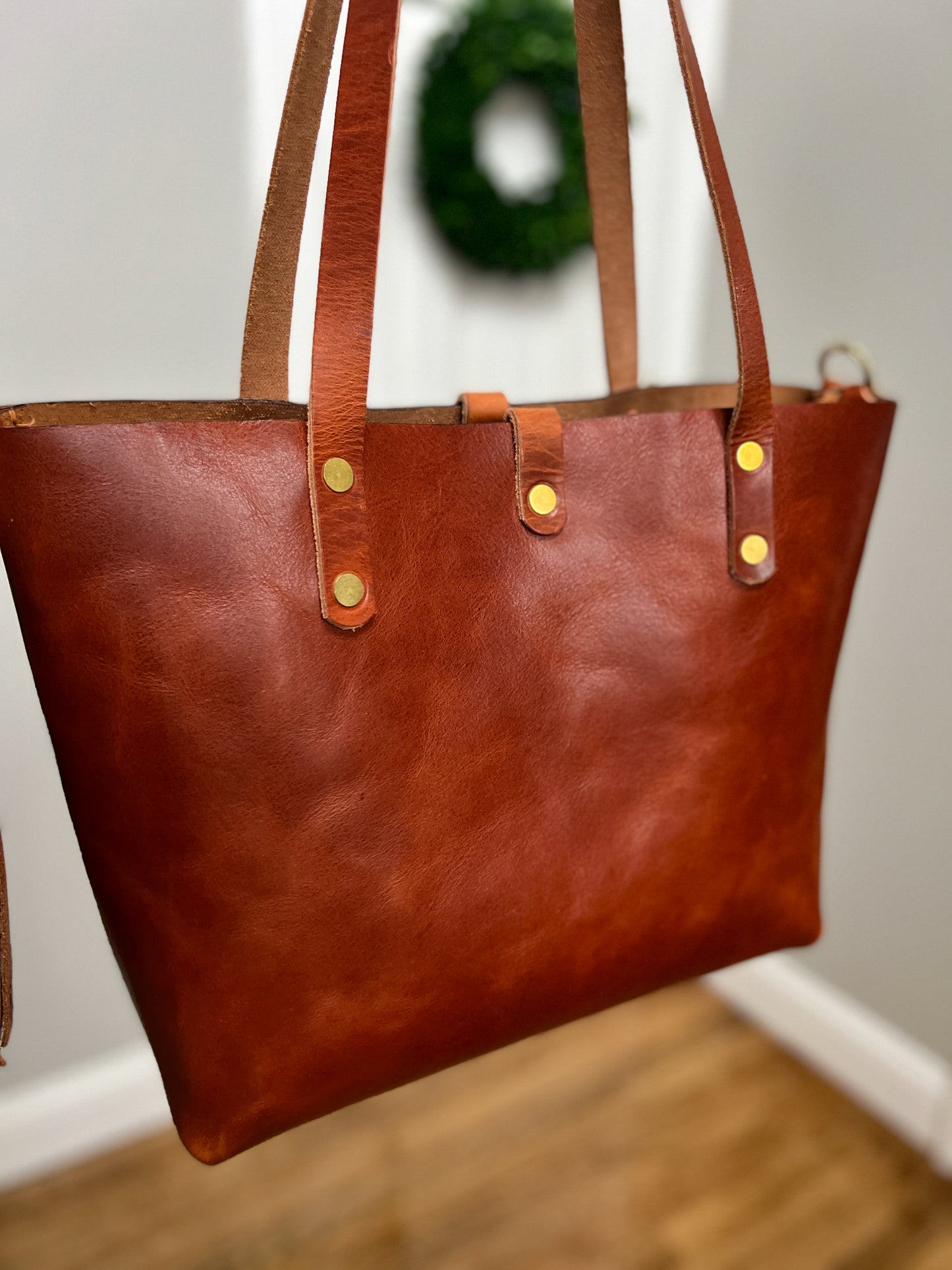 Medium Tote in Cherry Veg Tan