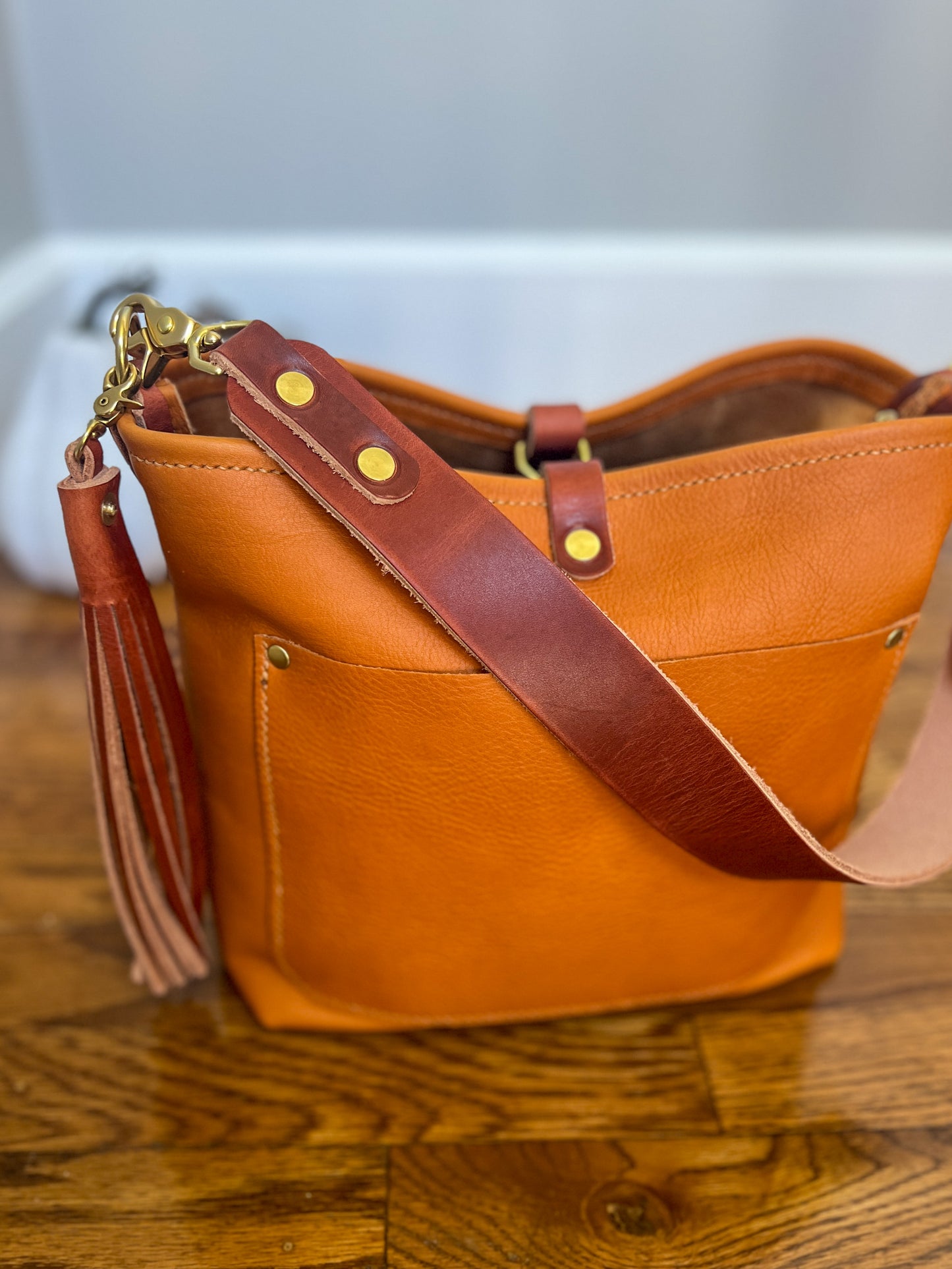 Bennett “shorty” Bucket in London Tan Vegetable Tanned Leather