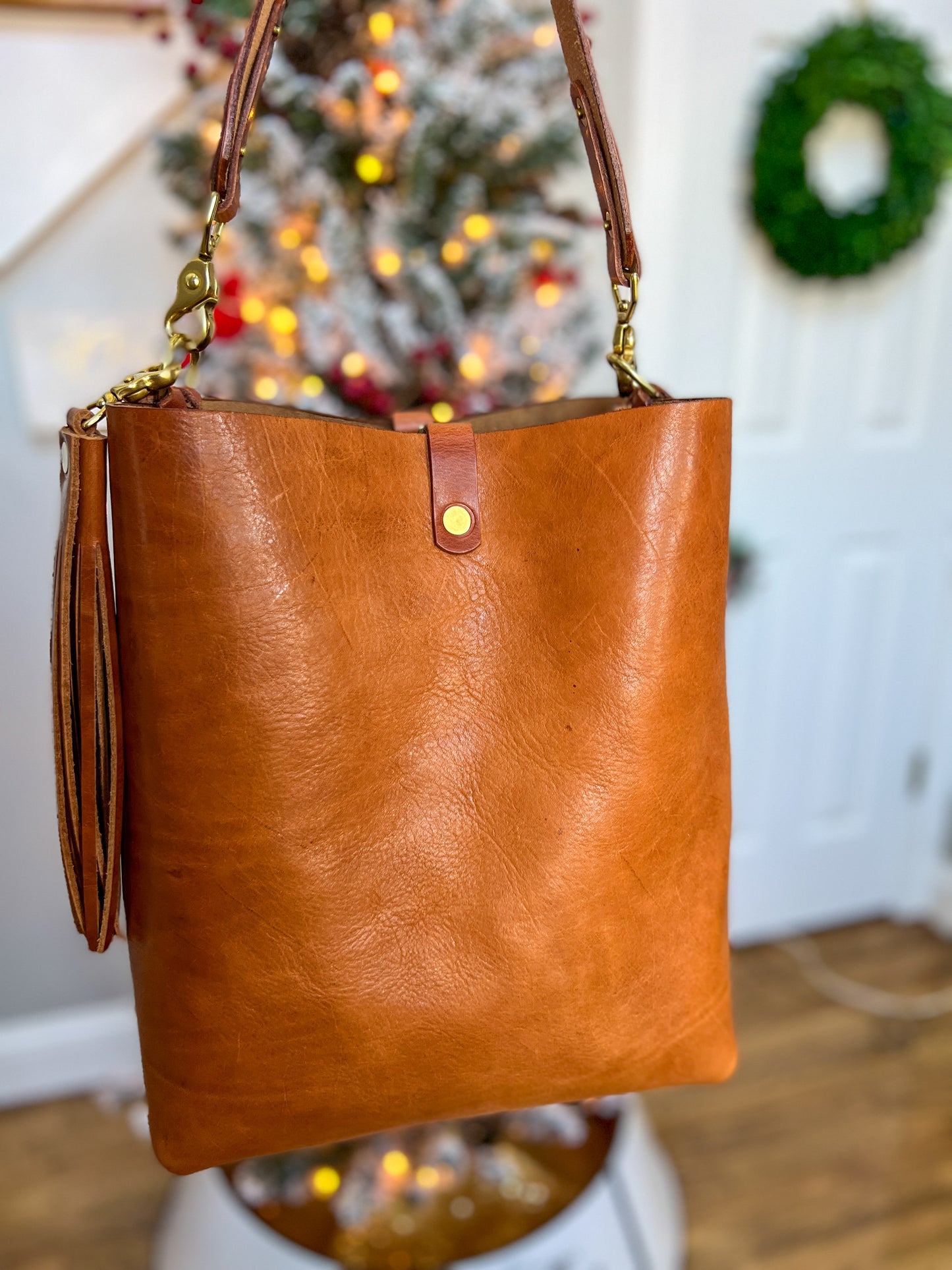 Bennett Bucket in Montana Vegetable Tan