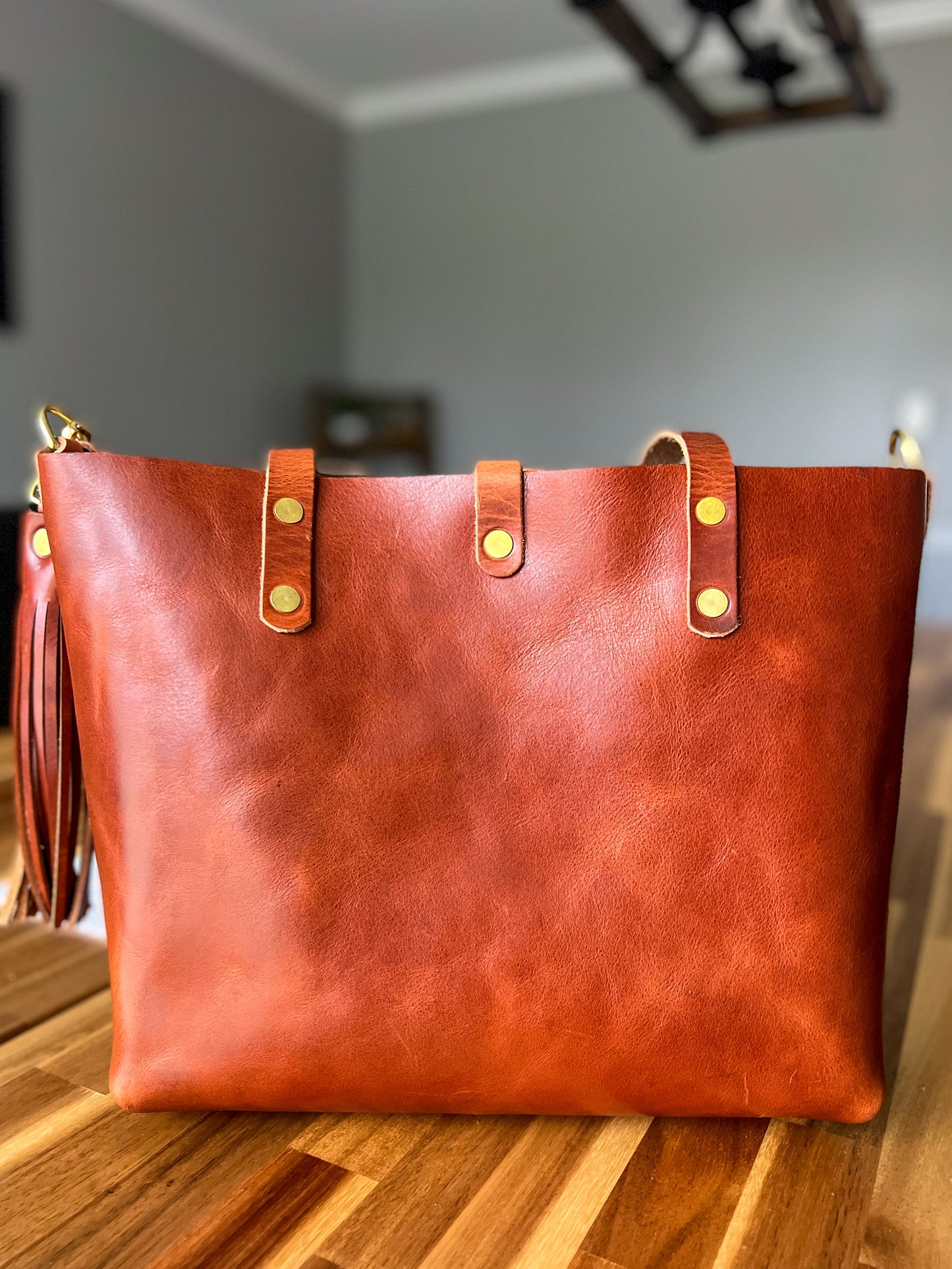 Medium Tote in Cherry Veg Tan