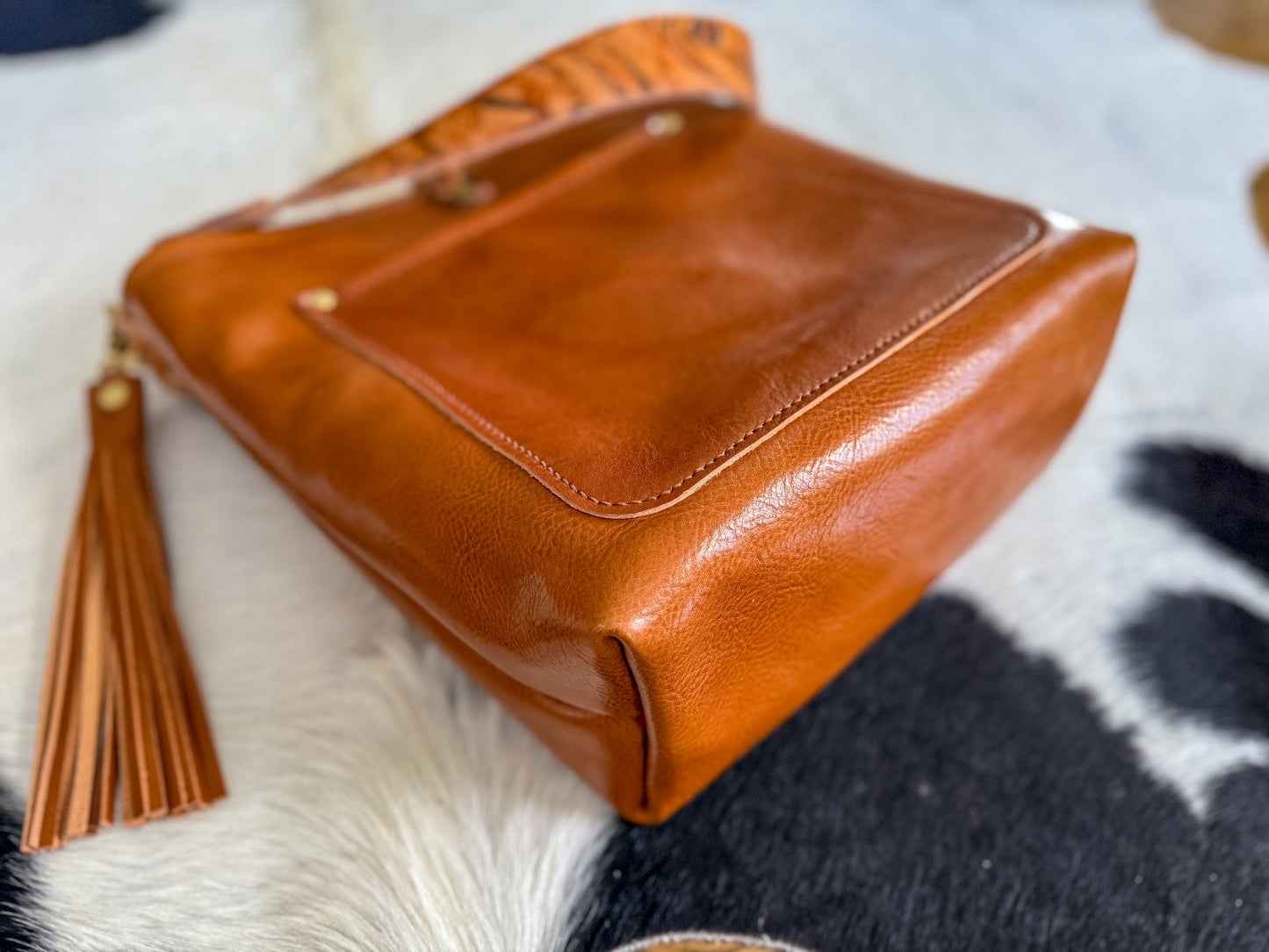Bennett Bucket in Miel Cuoio Italian Leather w/Candy Strap