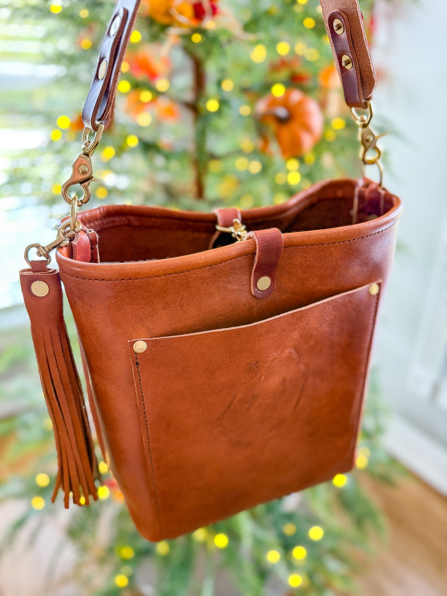 Bennett Bucket in Montana Vegetable Tan